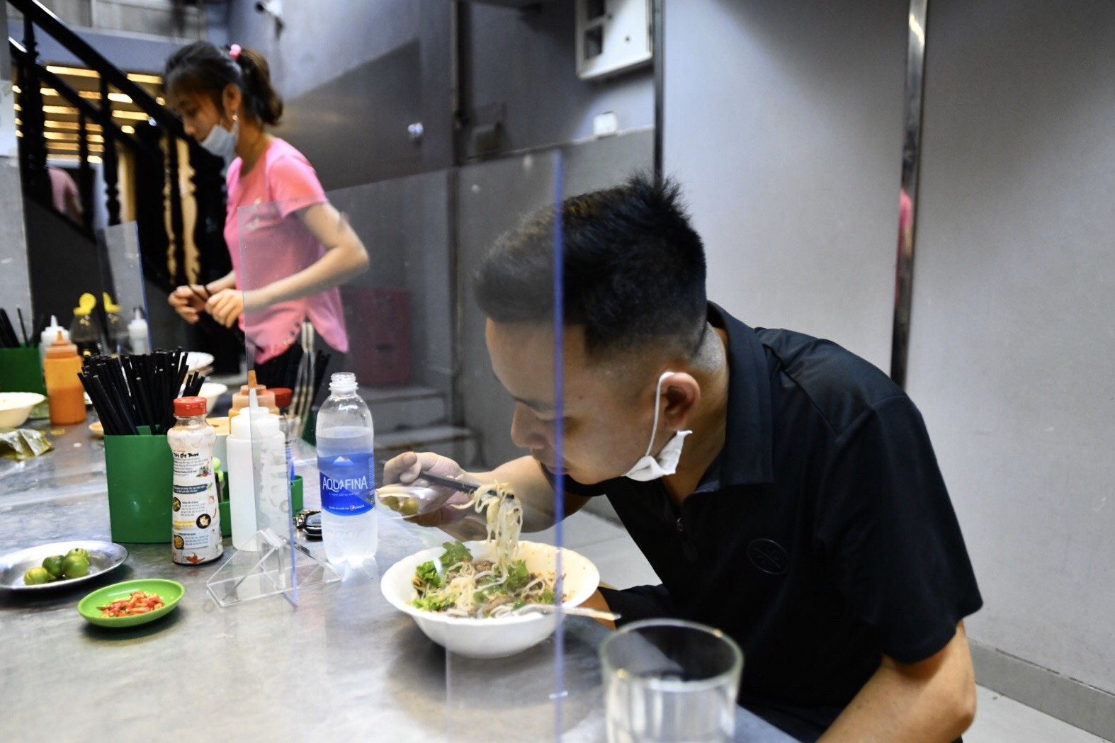 Tranh thu an bun bo Nam Bo truoc gio Ha Noi dung mot so dich vu hinh anh