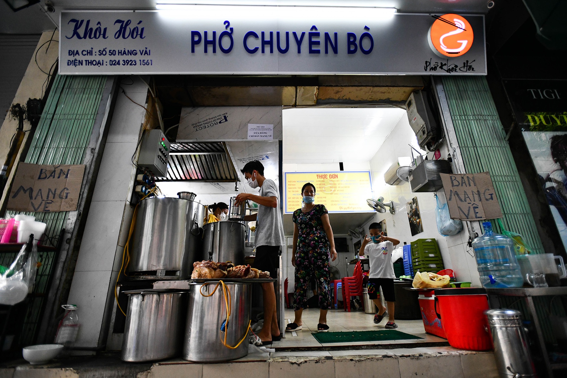 tiem pho noi tieng kinh doanh mua dich anh 6