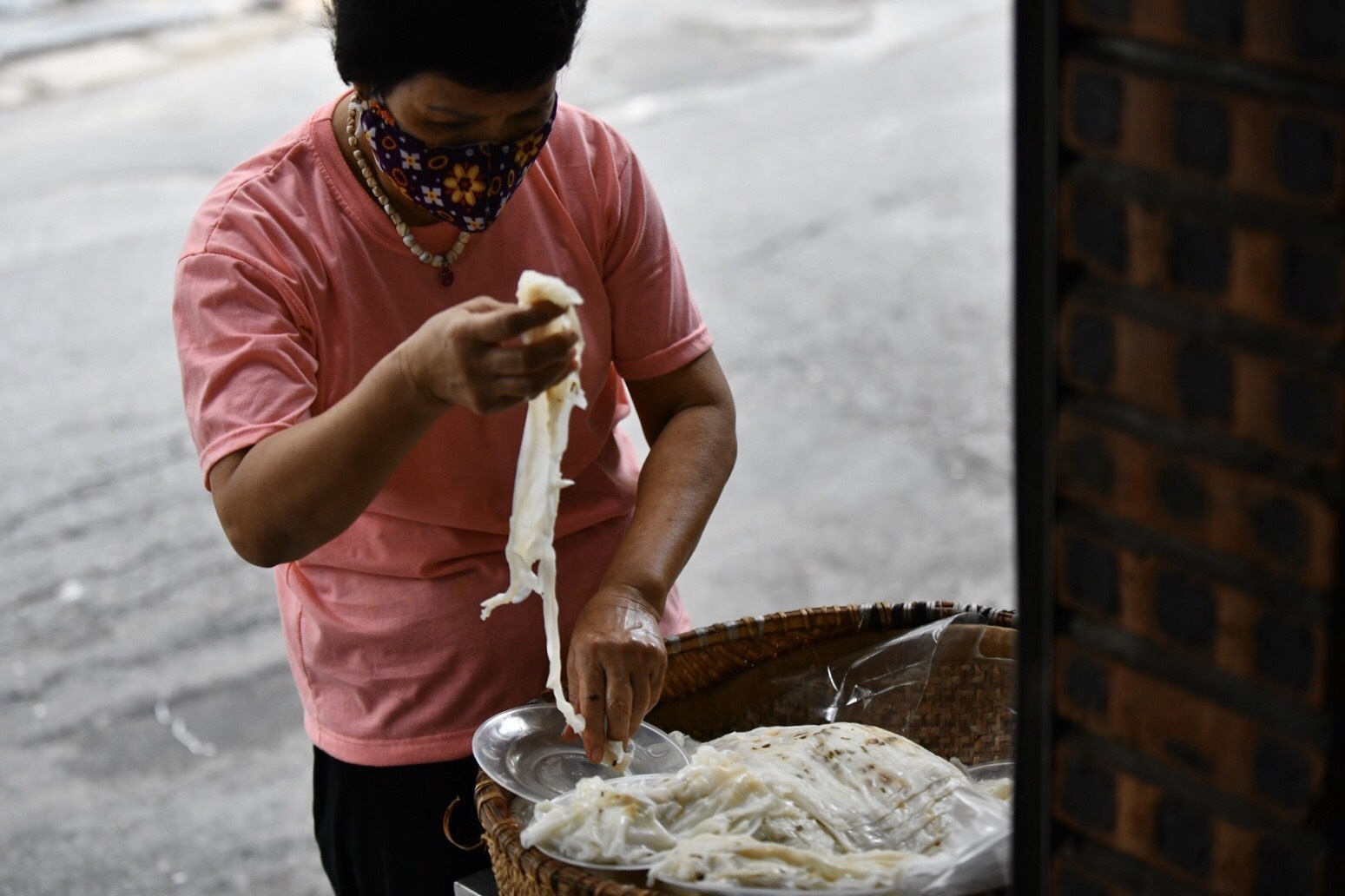 banh cuon ban dat hang mua dich anh 12