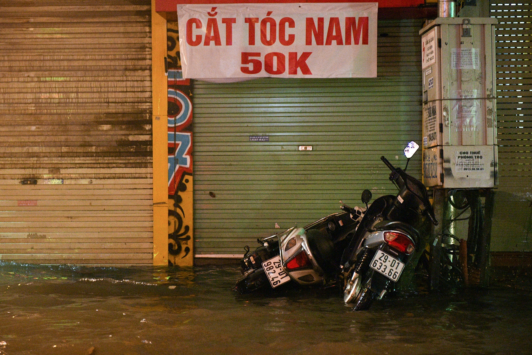 mua trong vai chuc phut o Ha Noi gay ngap anh 5