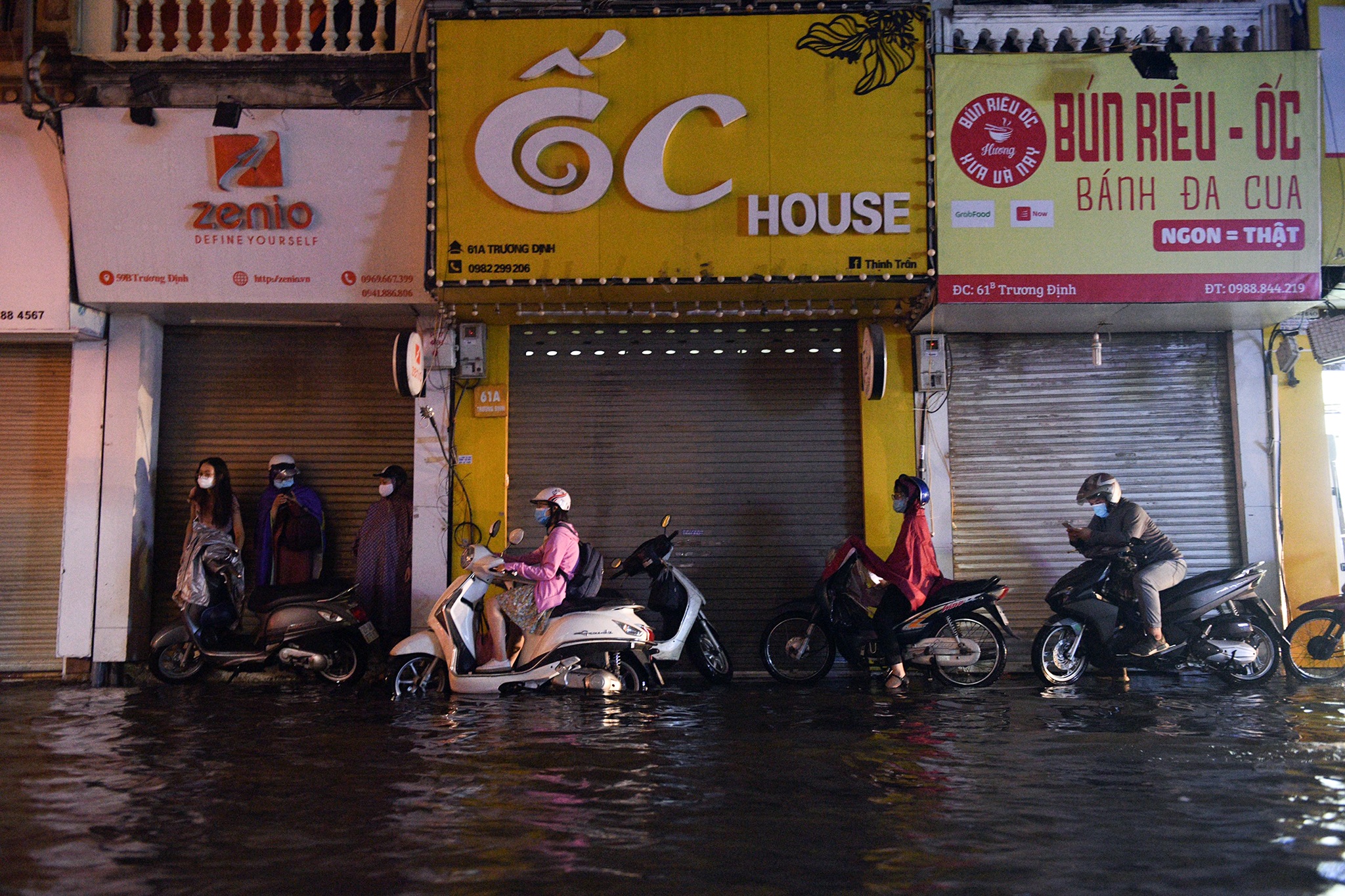 mua trong vai chuc phut o Ha Noi gay ngap anh 7