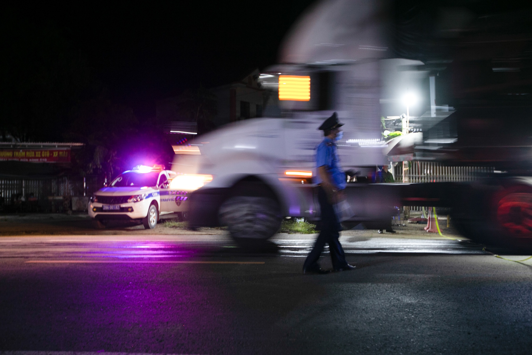 chot kiem soat cua ngo Hoa Binh anh 27