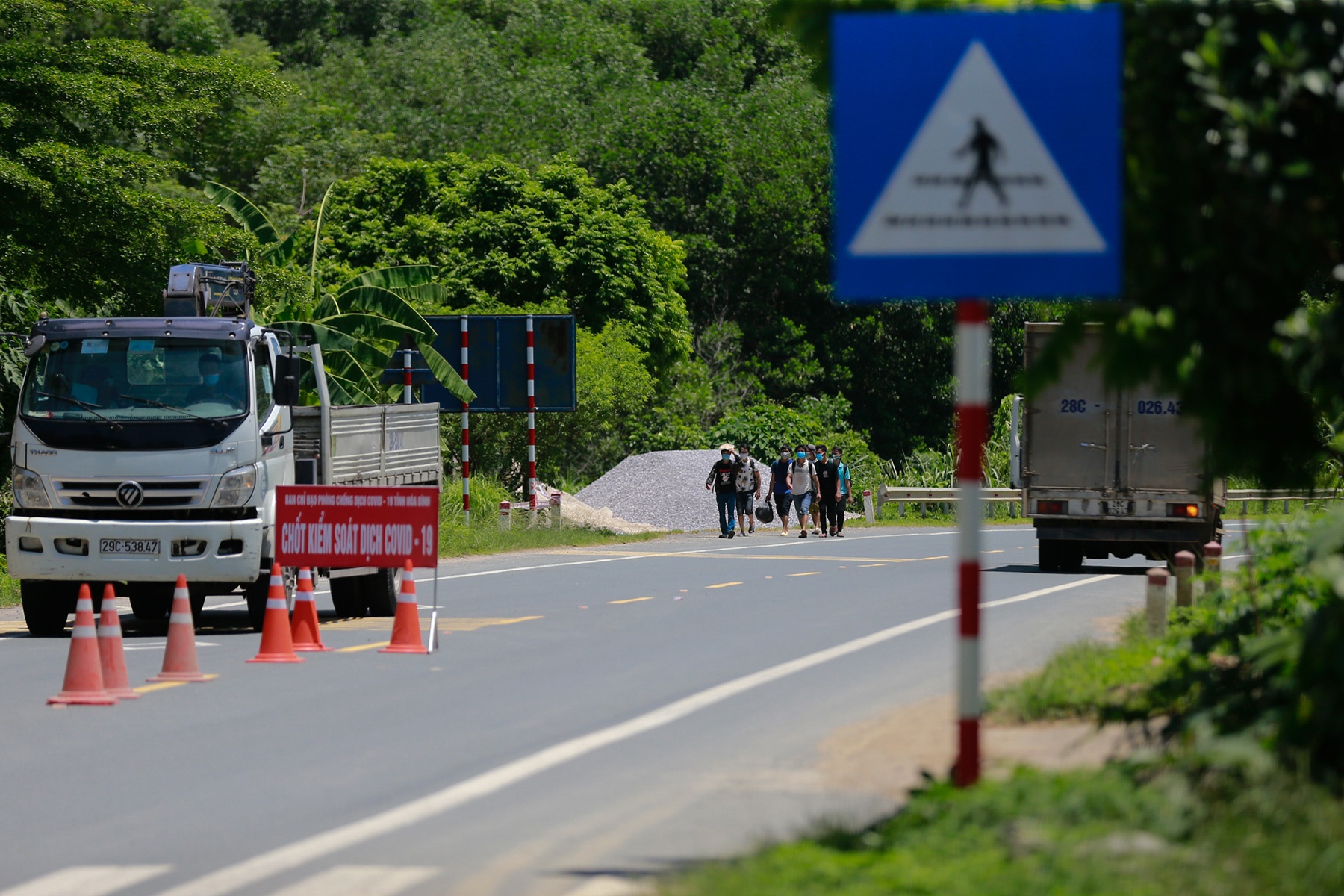 chot kiem soat cua ngo Hoa Binh anh 17