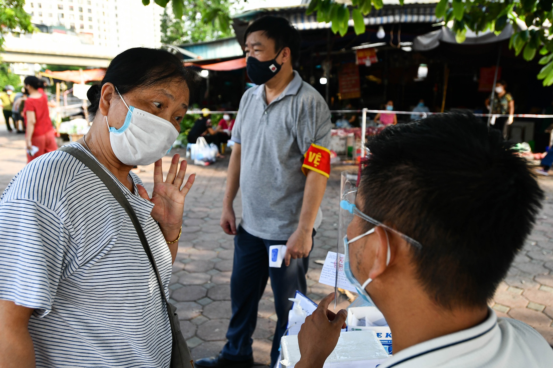 phat the di cho o Ha Noi anh 6