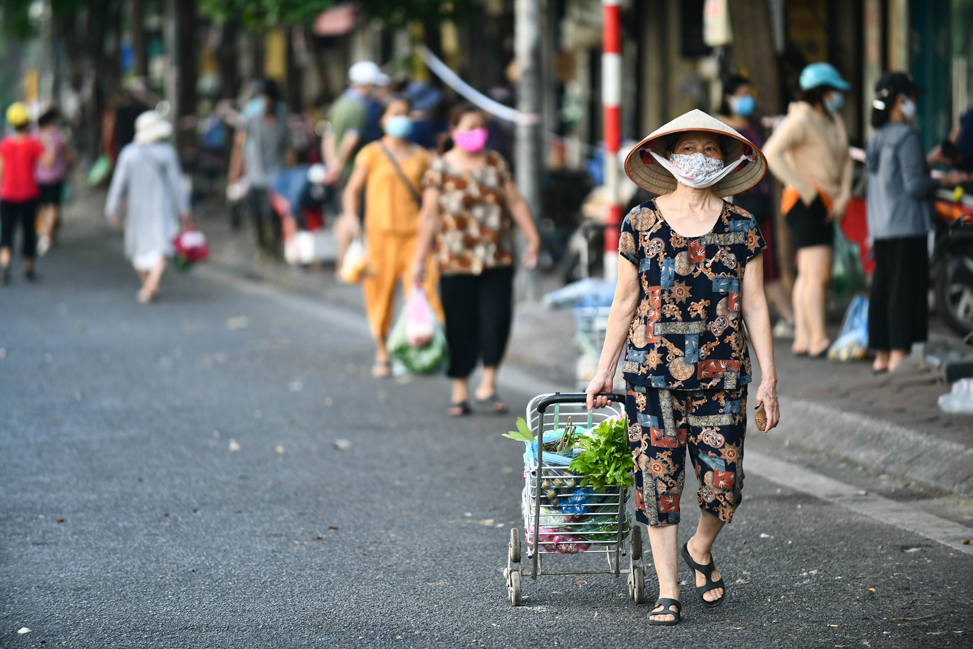 phat the di cho o Ha Noi anh 1