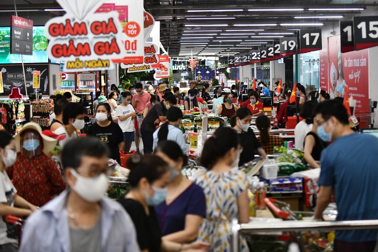 mua sam hang hoa o sieu thi ngay dau gian cach theo Chi thi 16 anh 1