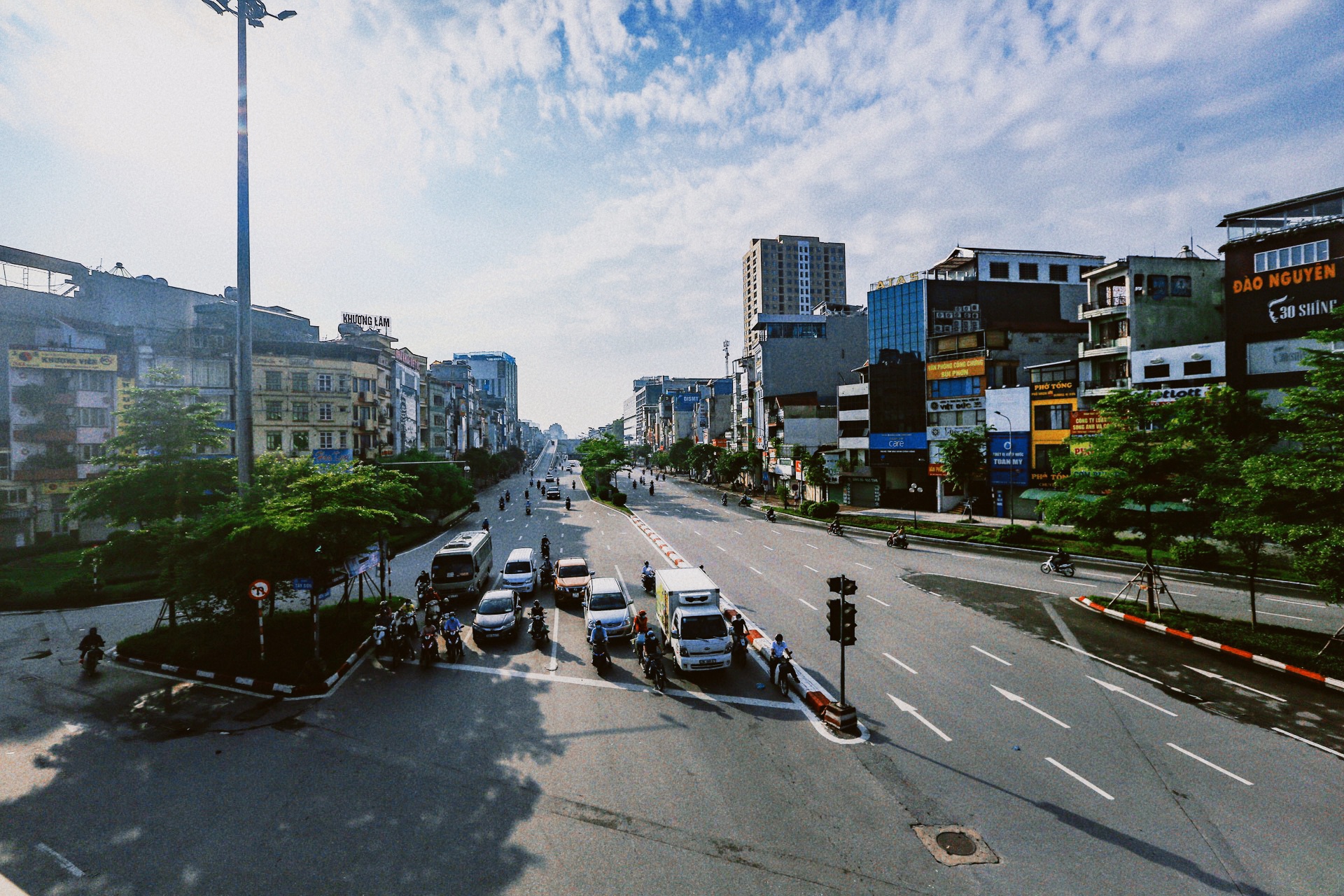 Ngay dau Chi thi 16 o Ha Noi pho xa vang ve anh 8
