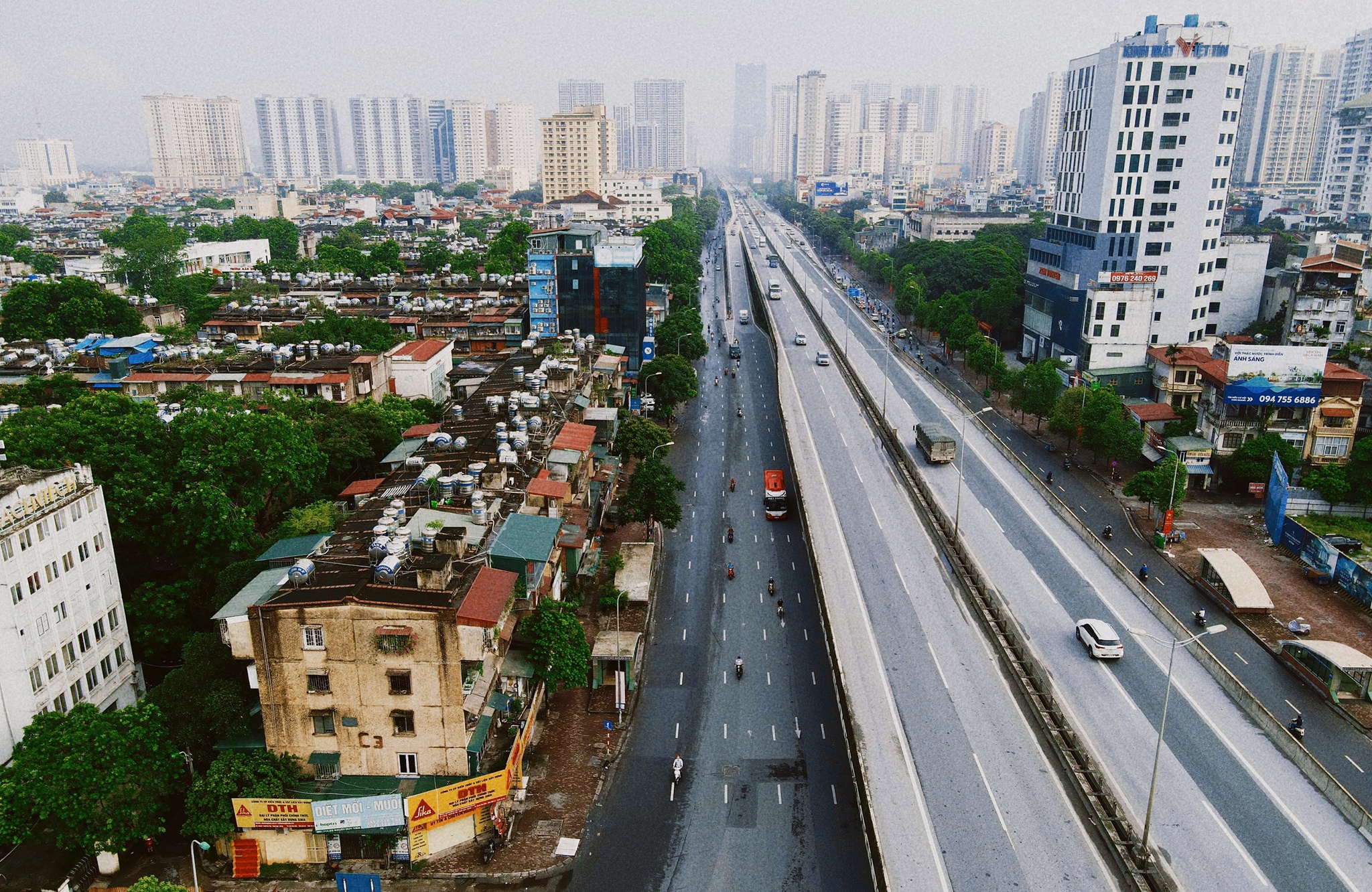 Ngay dau Chi thi 16 o Ha Noi pho xa vang ve anh 6