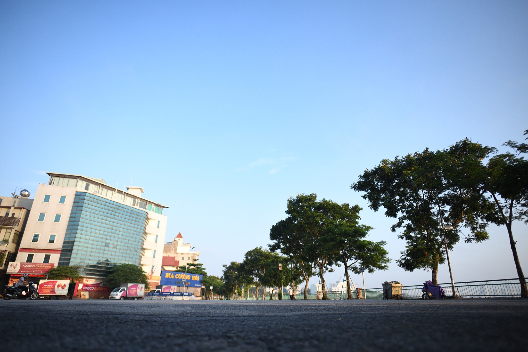 Ngay dau Chi thi 16 o Ha Noi pho xa vang ve anh 9