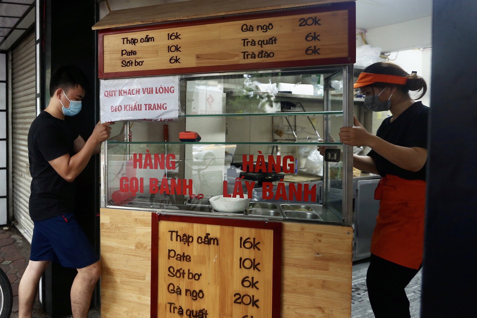 Chu tiem o Ha Noi van don ban hang vi ngu som tu toi hom truoc hinh anh