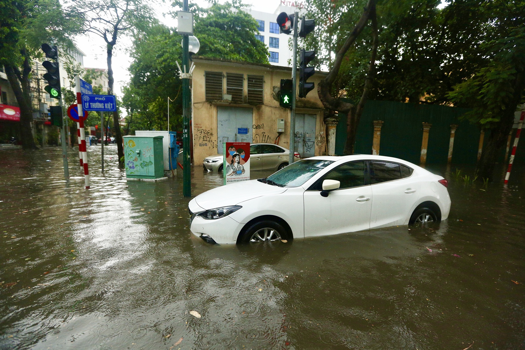 pho phuong Ha Noi chim trong bien nuoc anh 3