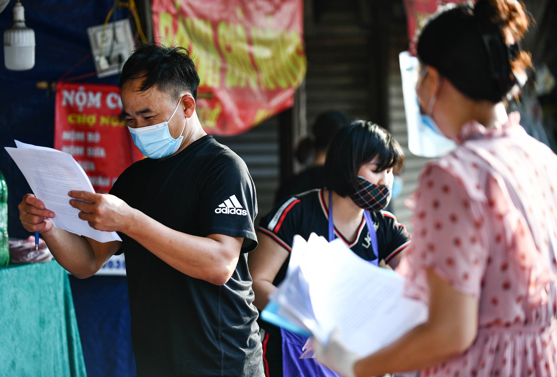 phat the di cho o Ha Noi anh 2