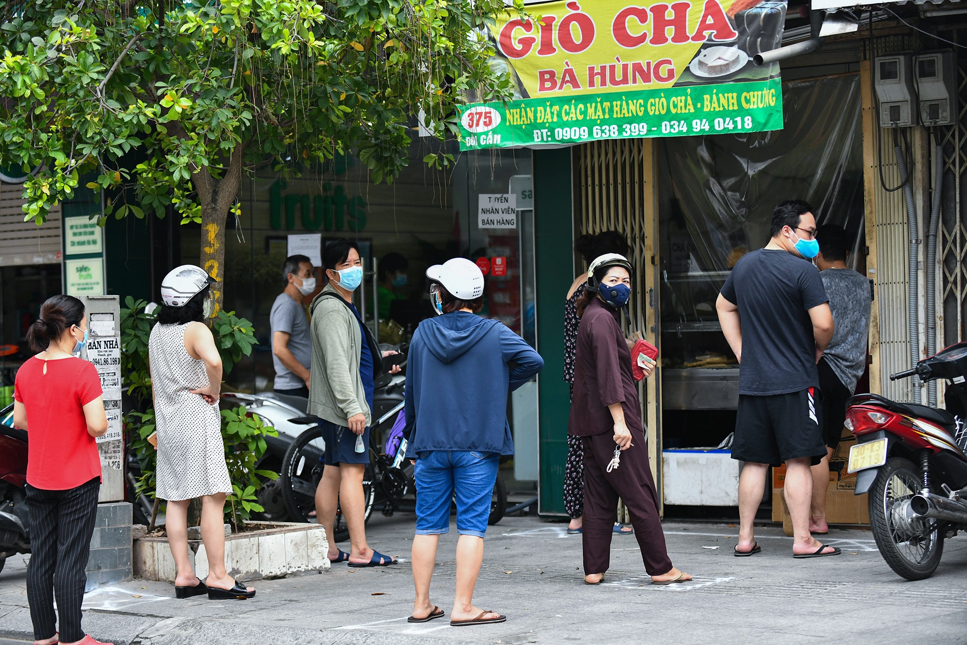 di cho mua do cung trong gian cach anh 1