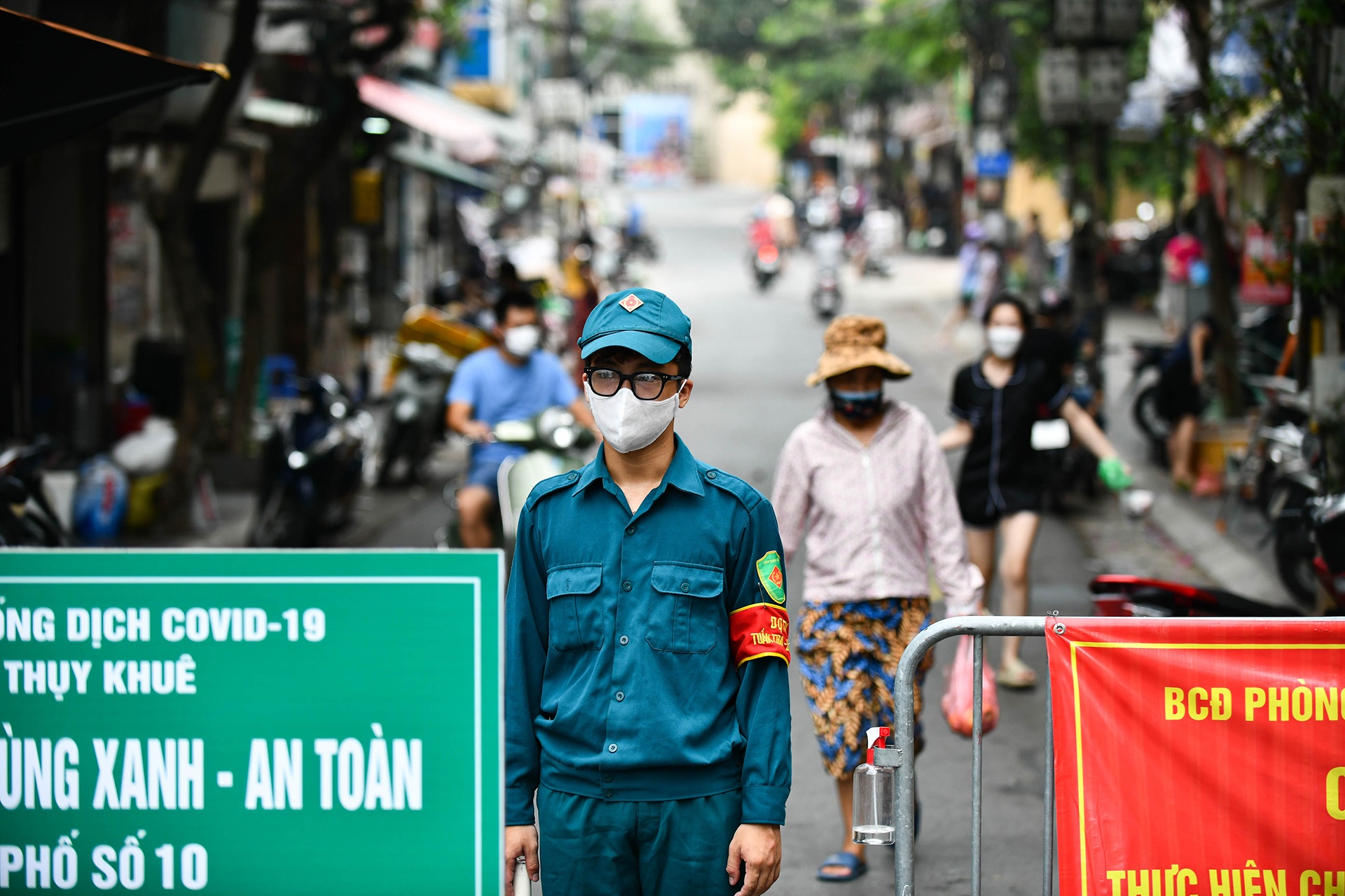 di cho mua do cung trong gian cach anh 3