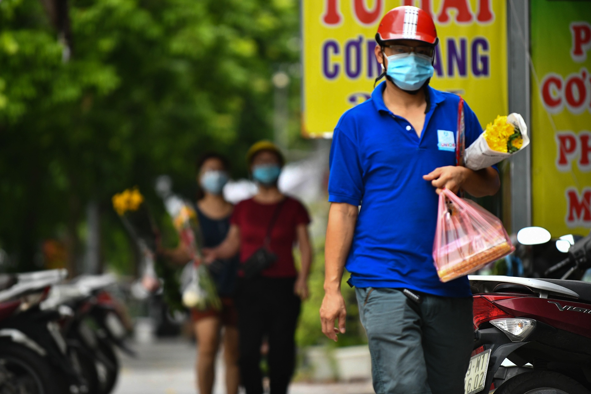 di cho mua do cung trong gian cach anh 6