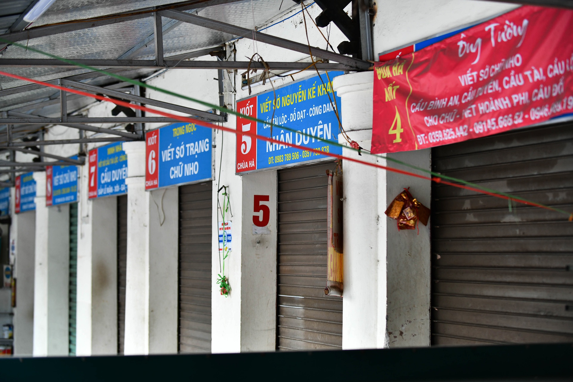 di cho mua do cung trong gian cach anh 13