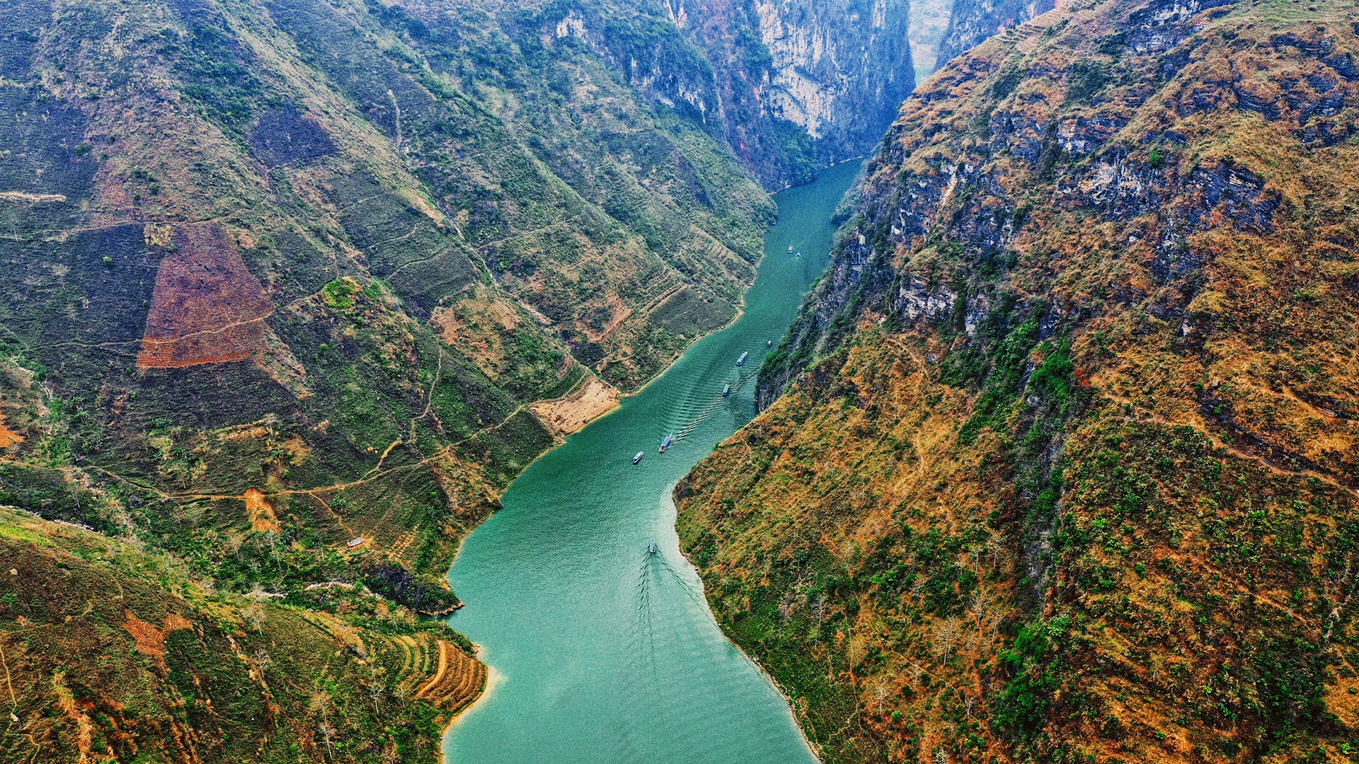 mien nui bien dao mua dich anh 1