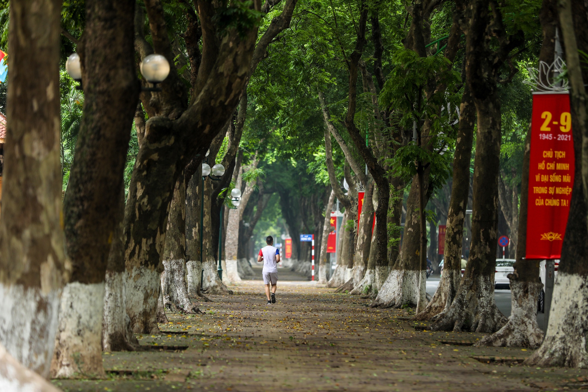 Ha Noi vang ve trong dai dich Covid-19 anh 34