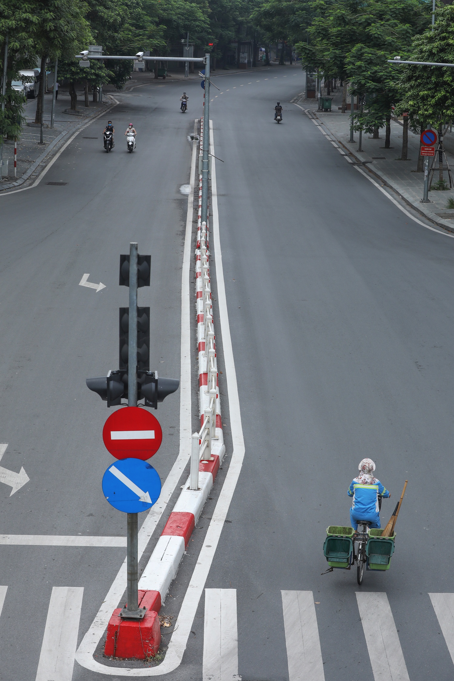 Ha Noi vang ve trong dai dich Covid-19 anh 36