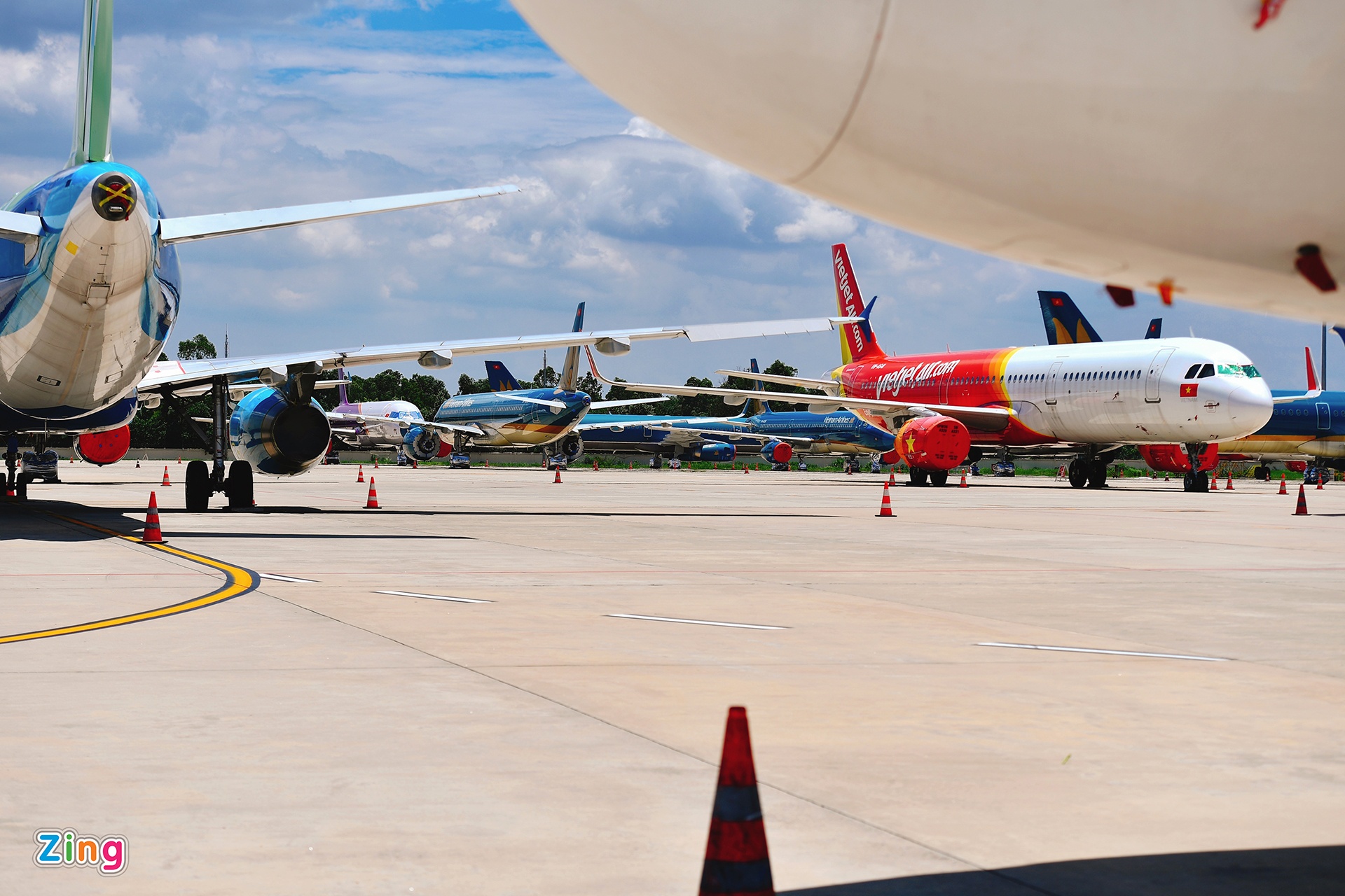 May bay do ngap san bay Noi Bai anh 12