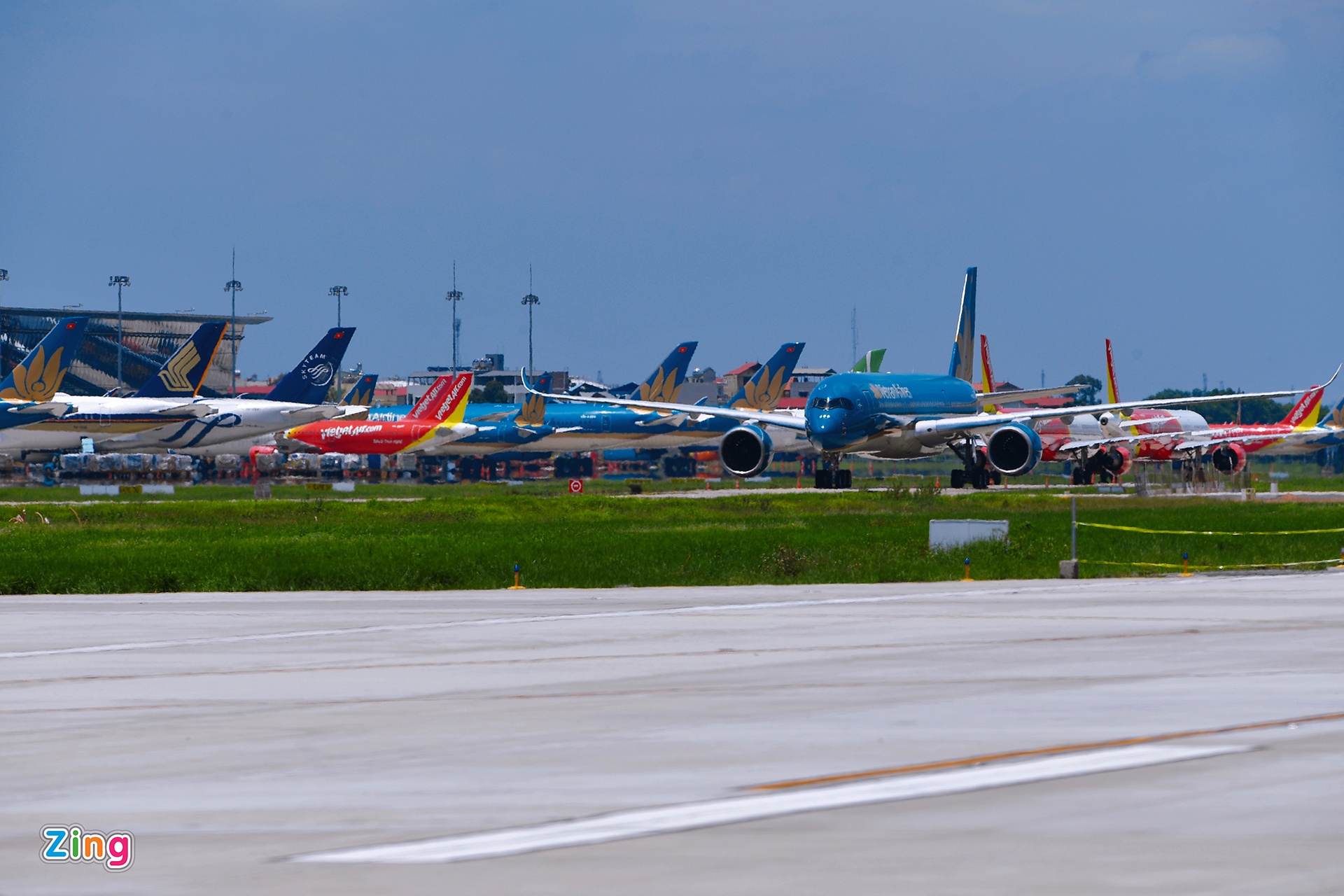 May bay do ngap san bay Noi Bai anh 11