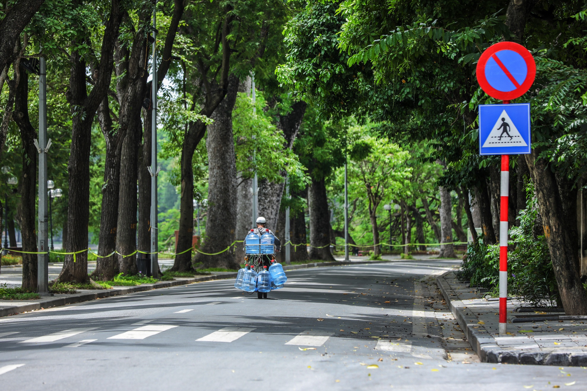 Ha Noi vang ve trong dai dich Covid-19 anh 51