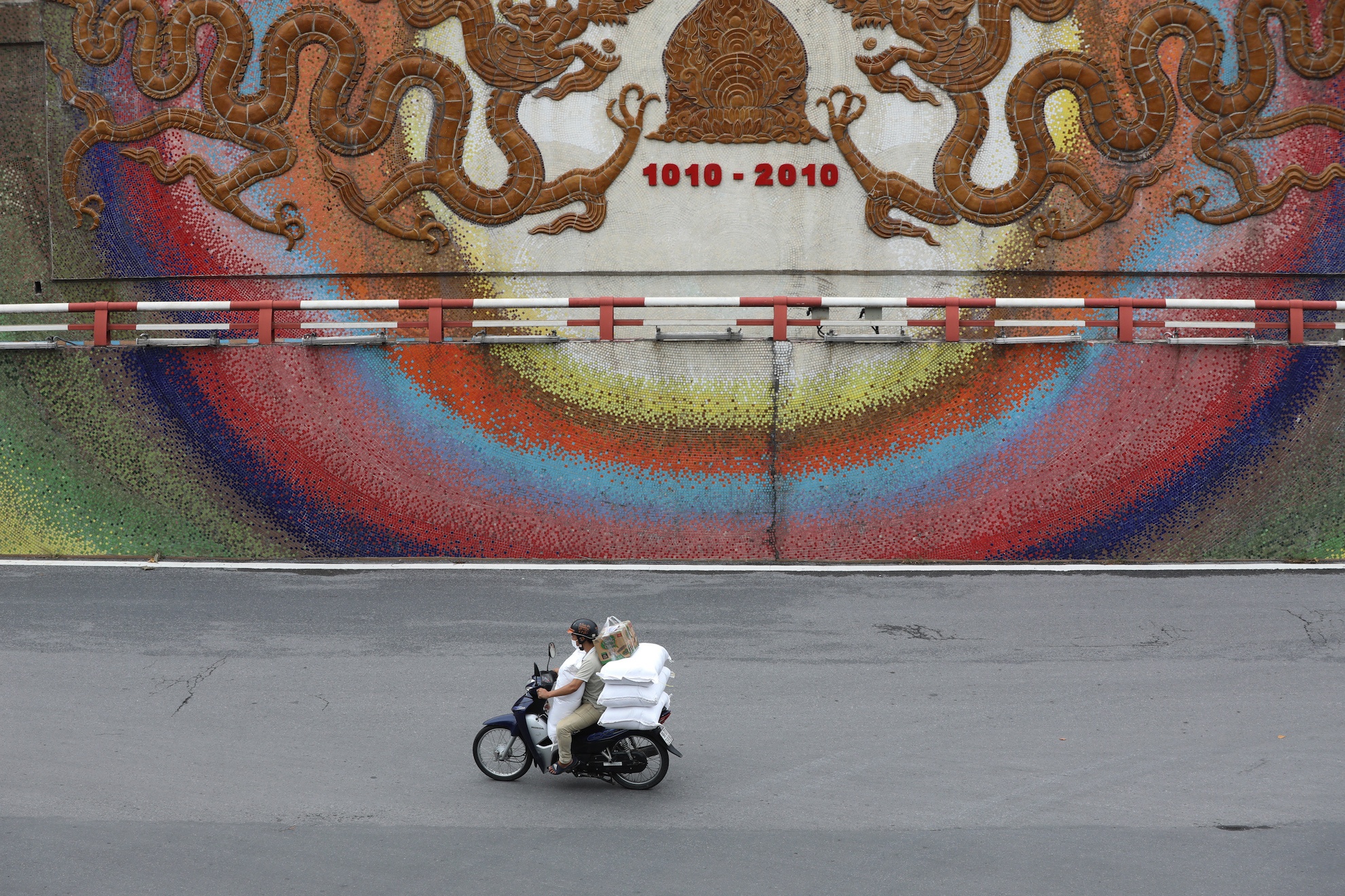 Ha Noi vang ve trong dai dich Covid-19 anh 52