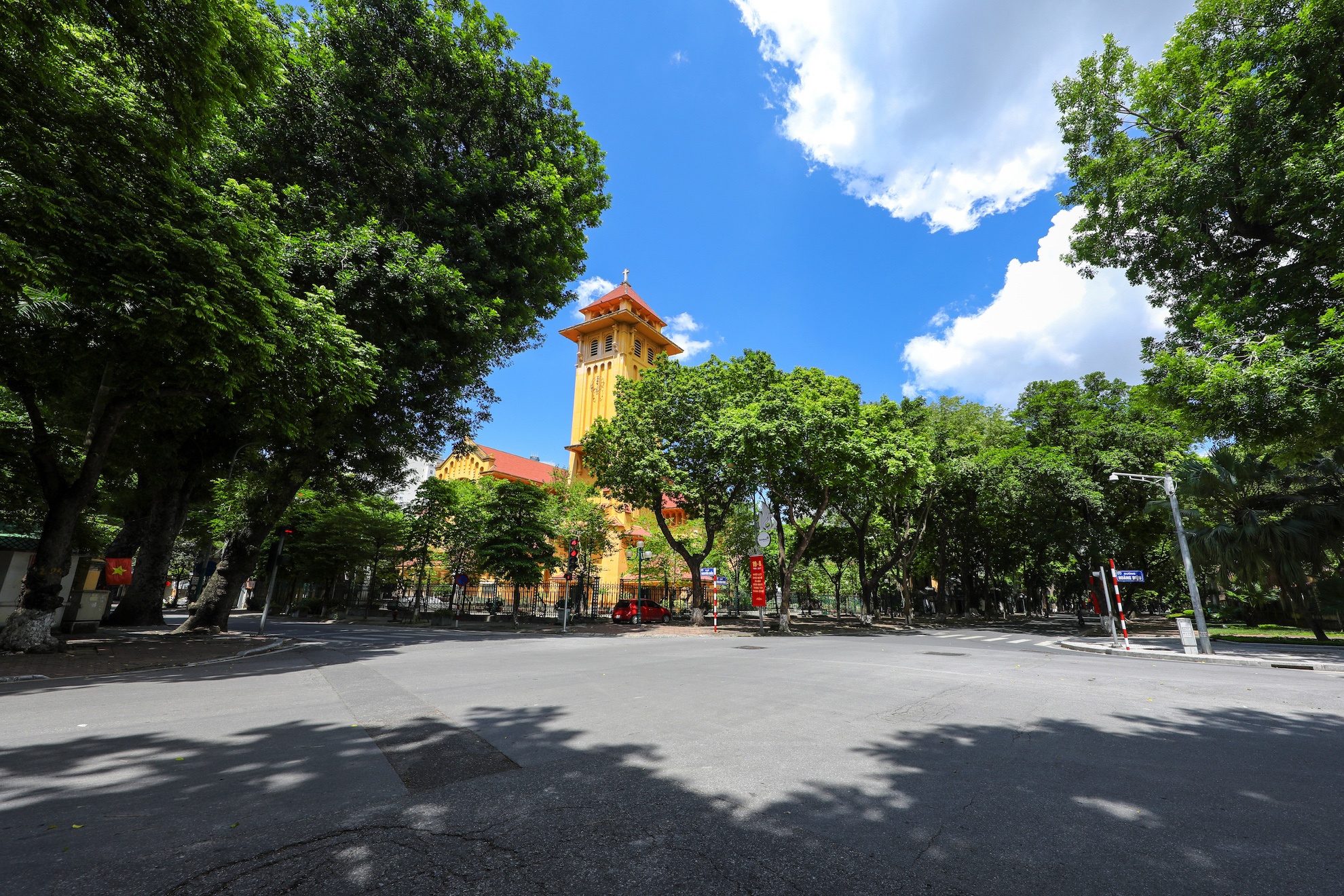 Ha Noi vang ve trong dai dich Covid-19 anh 53