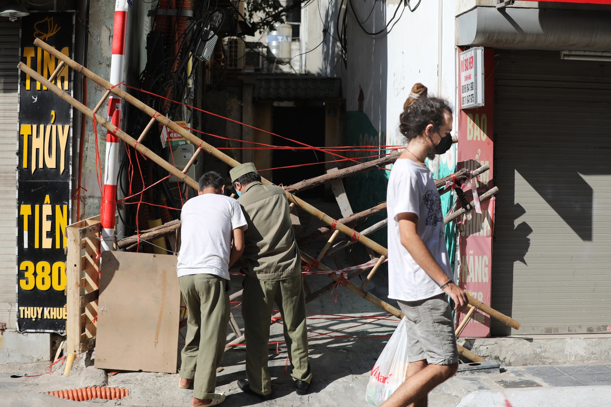 Ha Noi vang ve trong dai dich Covid-19 anh 37