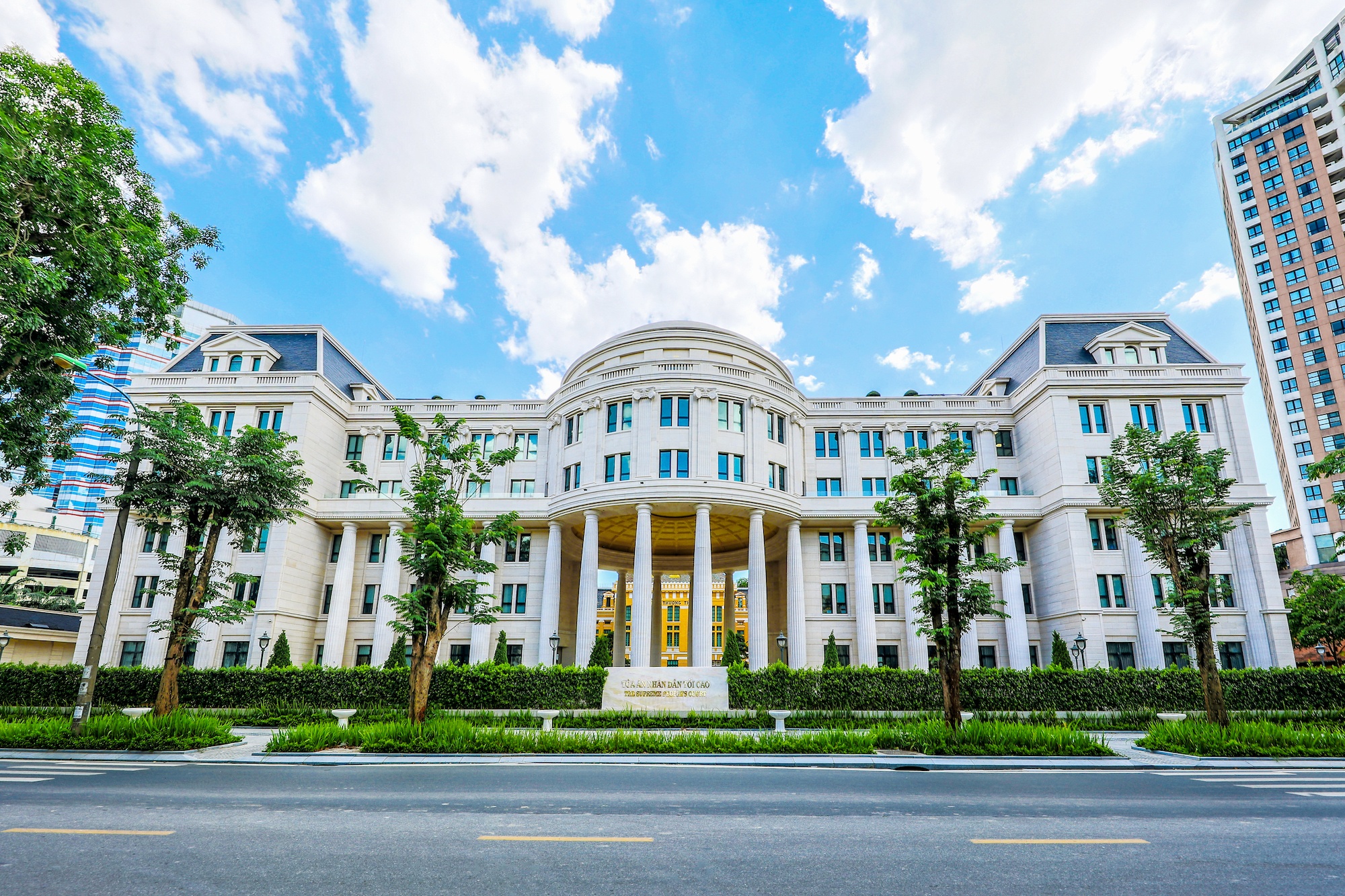 Nhung toa nha hien dai giup nang tam bo mat do thi Ha Noi hinh anh