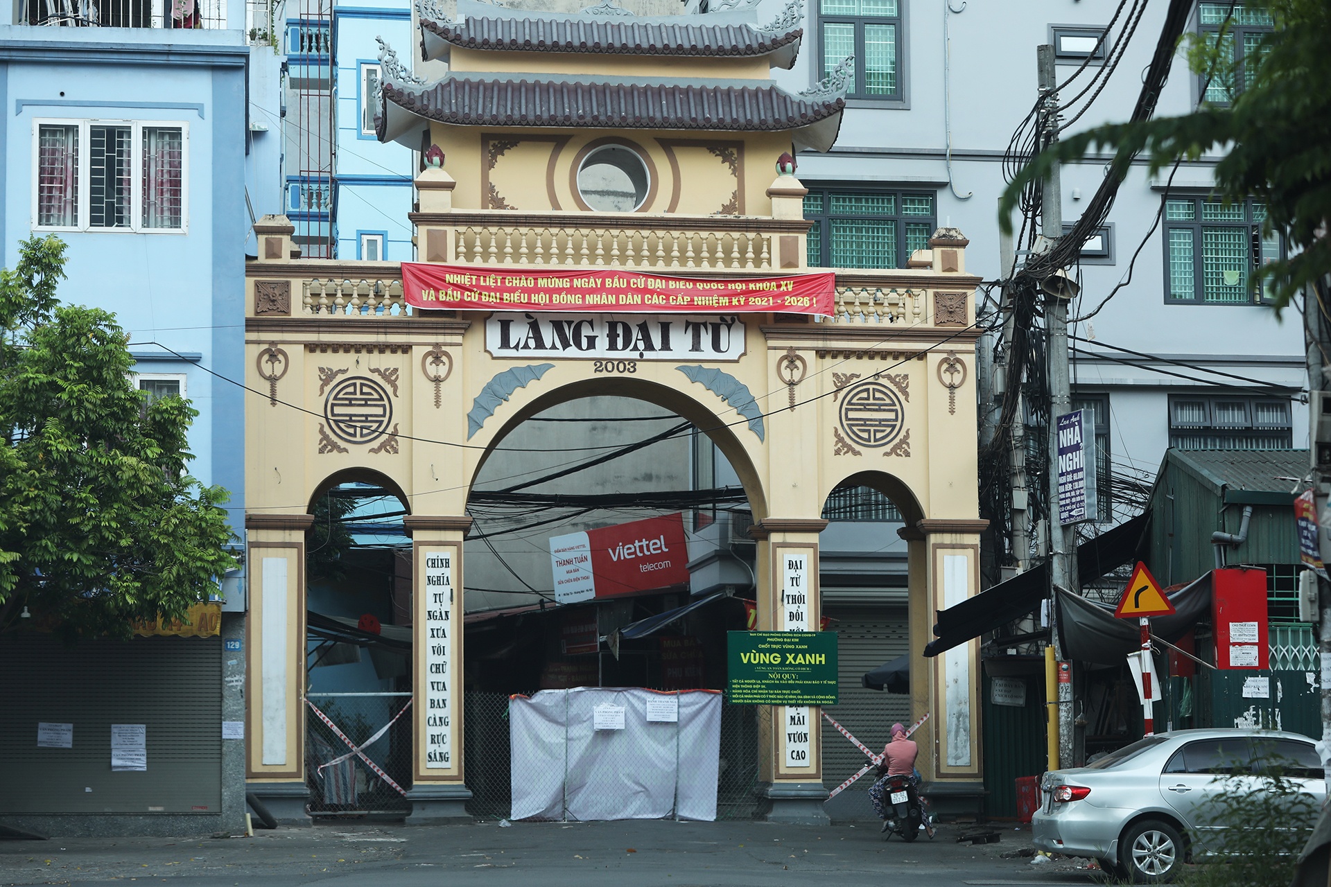 rao chan lo cot moc len hang loat o Ha Noi anh 16