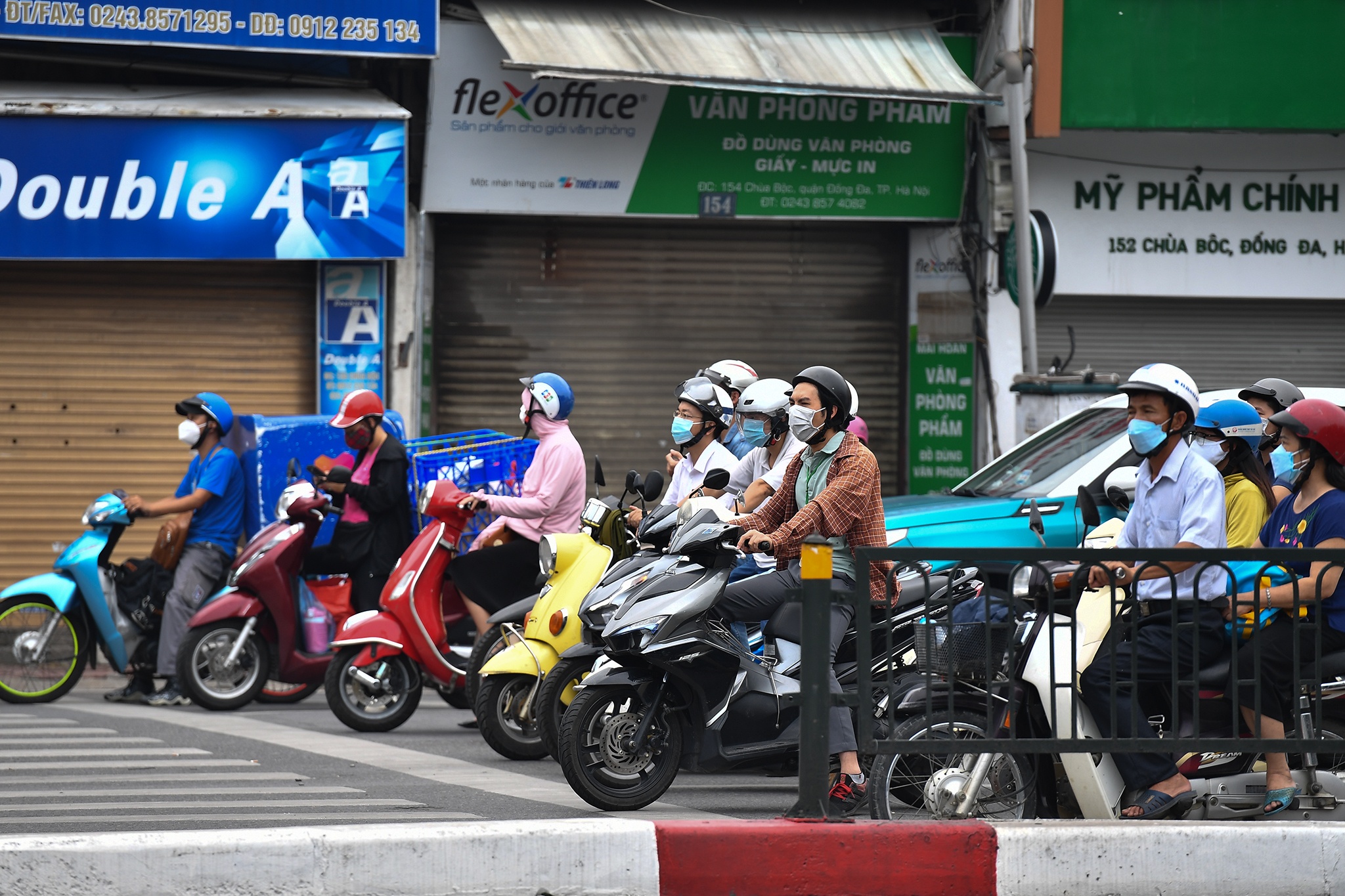xe co dong duc tren pho anh 12