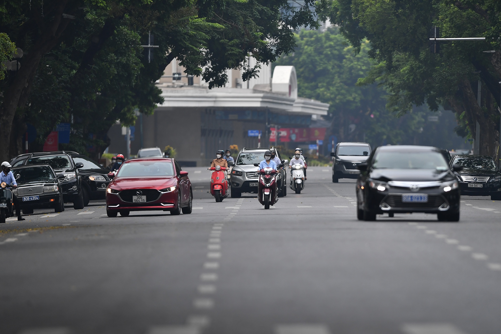 xe co dong duc tren pho anh 18