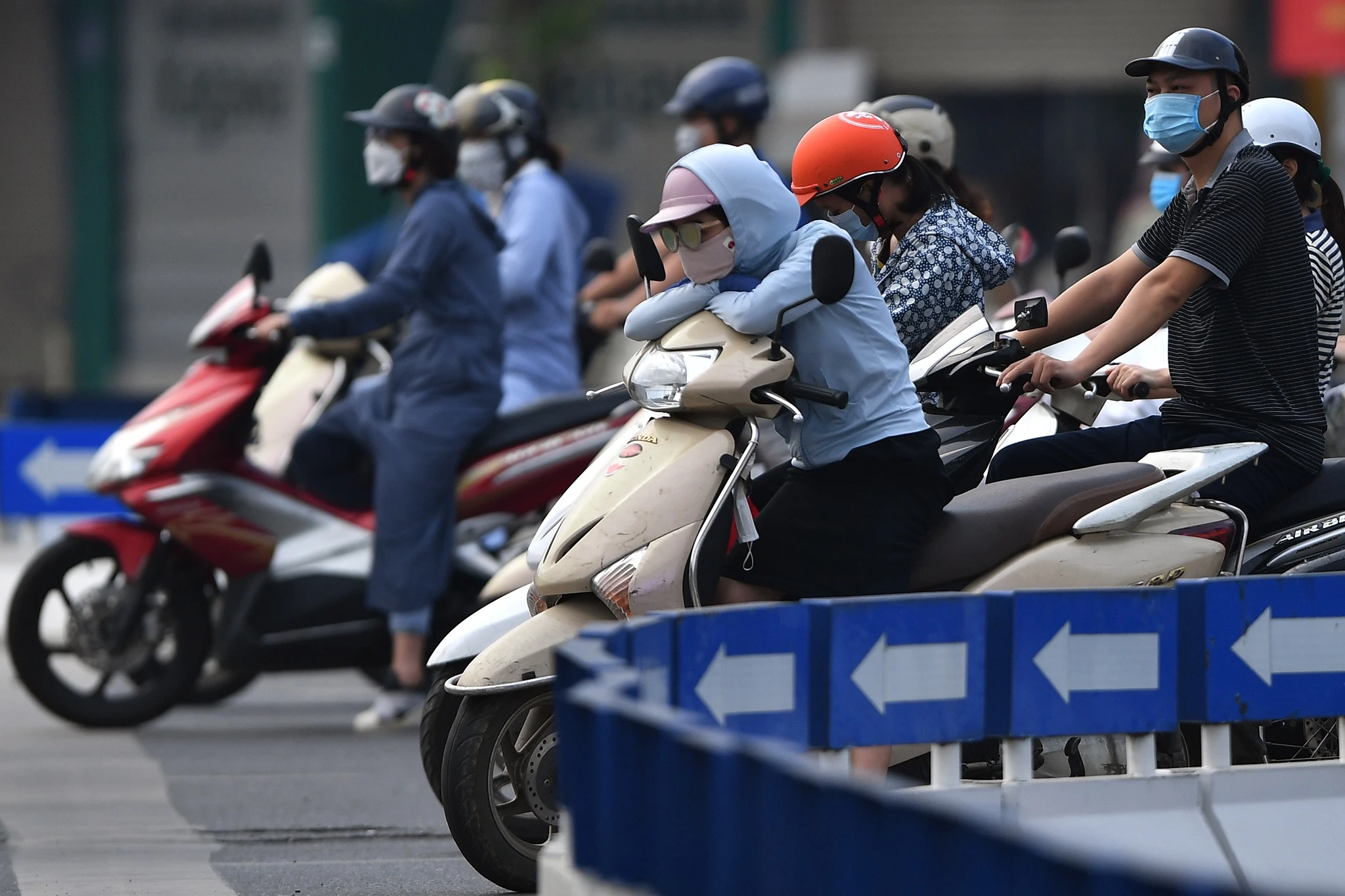 xe co dong duc tren pho anh 4