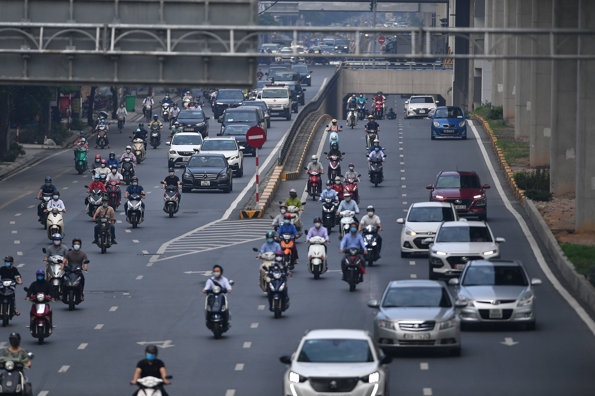 xe co dong duc tren pho anh 7