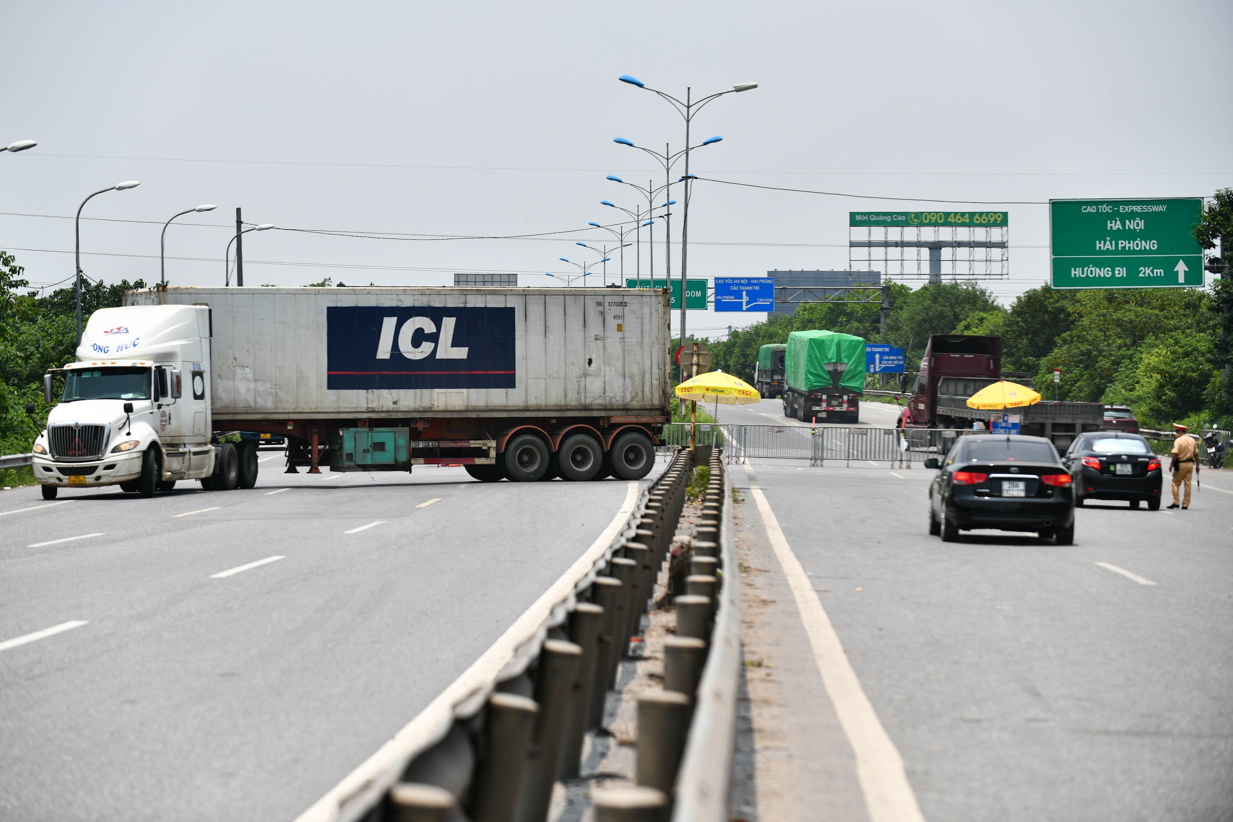 50 ngay gian cach xa hoi o Ha Noi anh 37