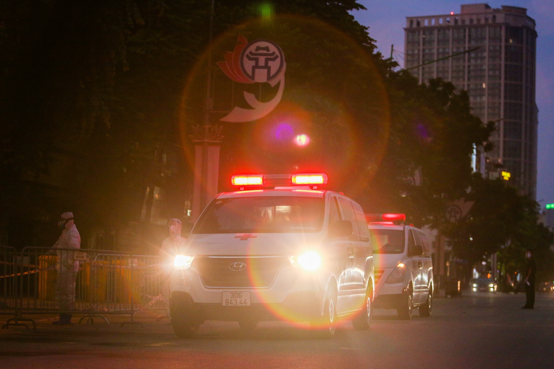 50 ngay gian cach xa hoi o Ha Noi anh 75