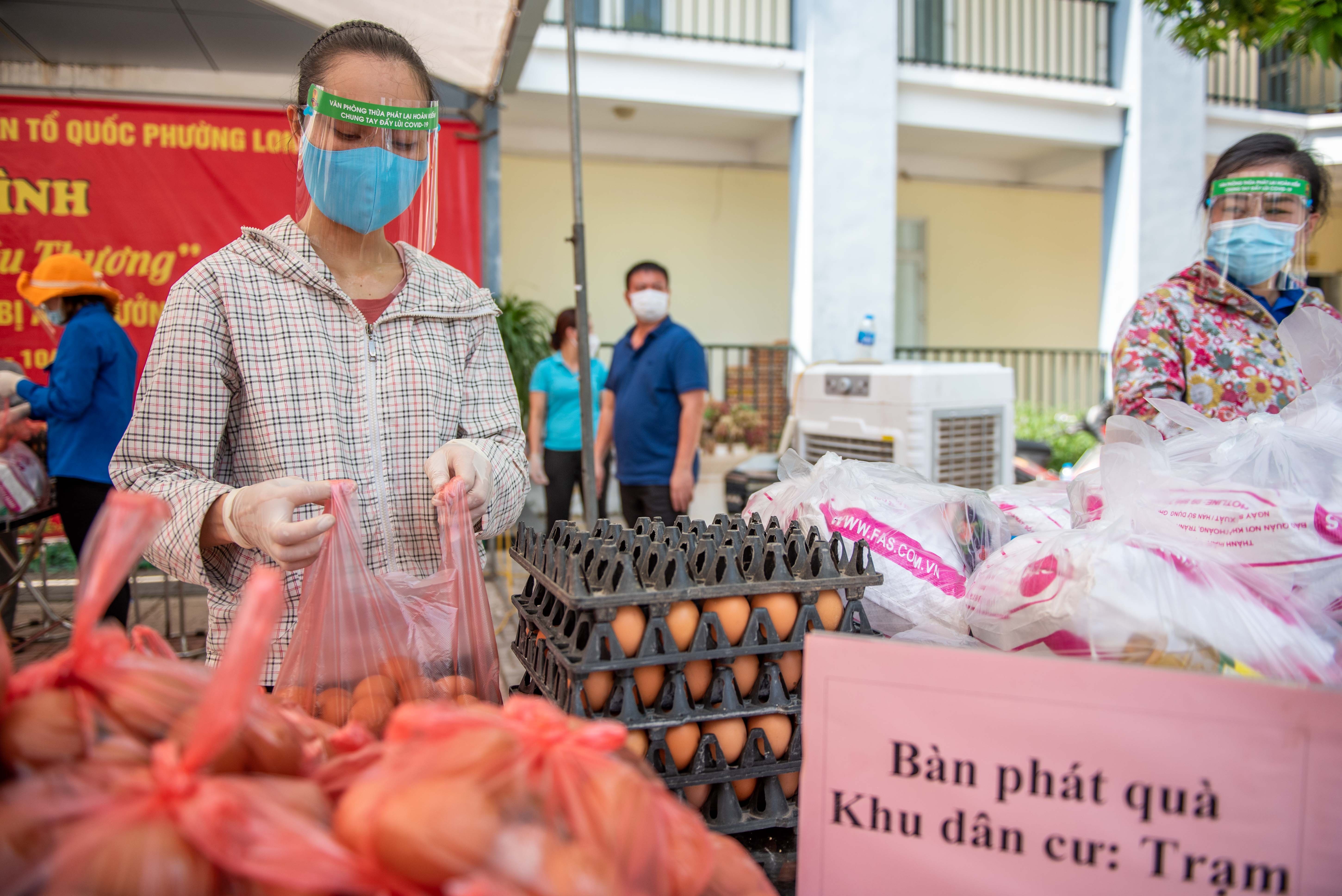 50 ngay gian cach xa hoi o Ha Noi anh 67