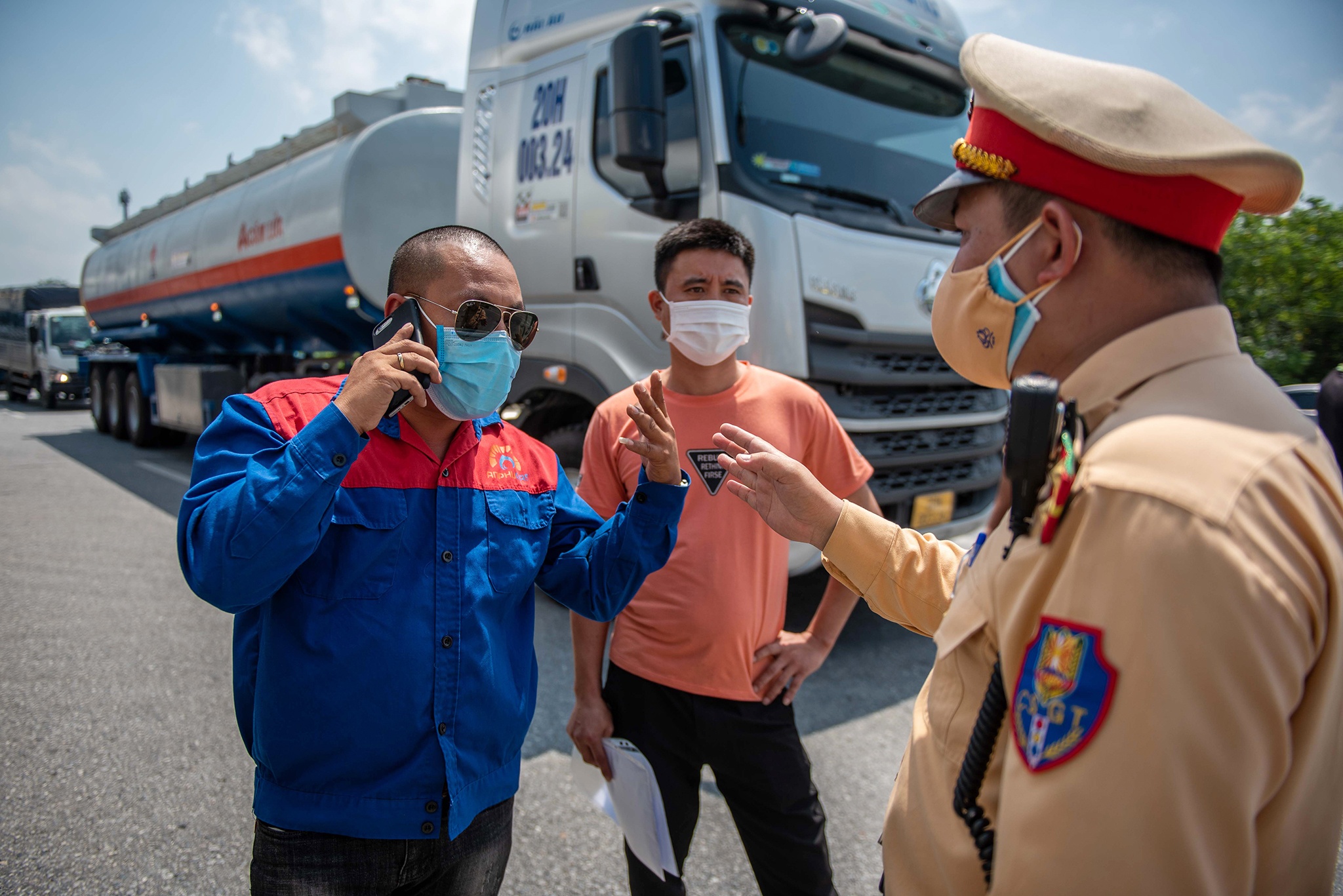 50 ngay gian cach xa hoi o Ha Noi anh 35