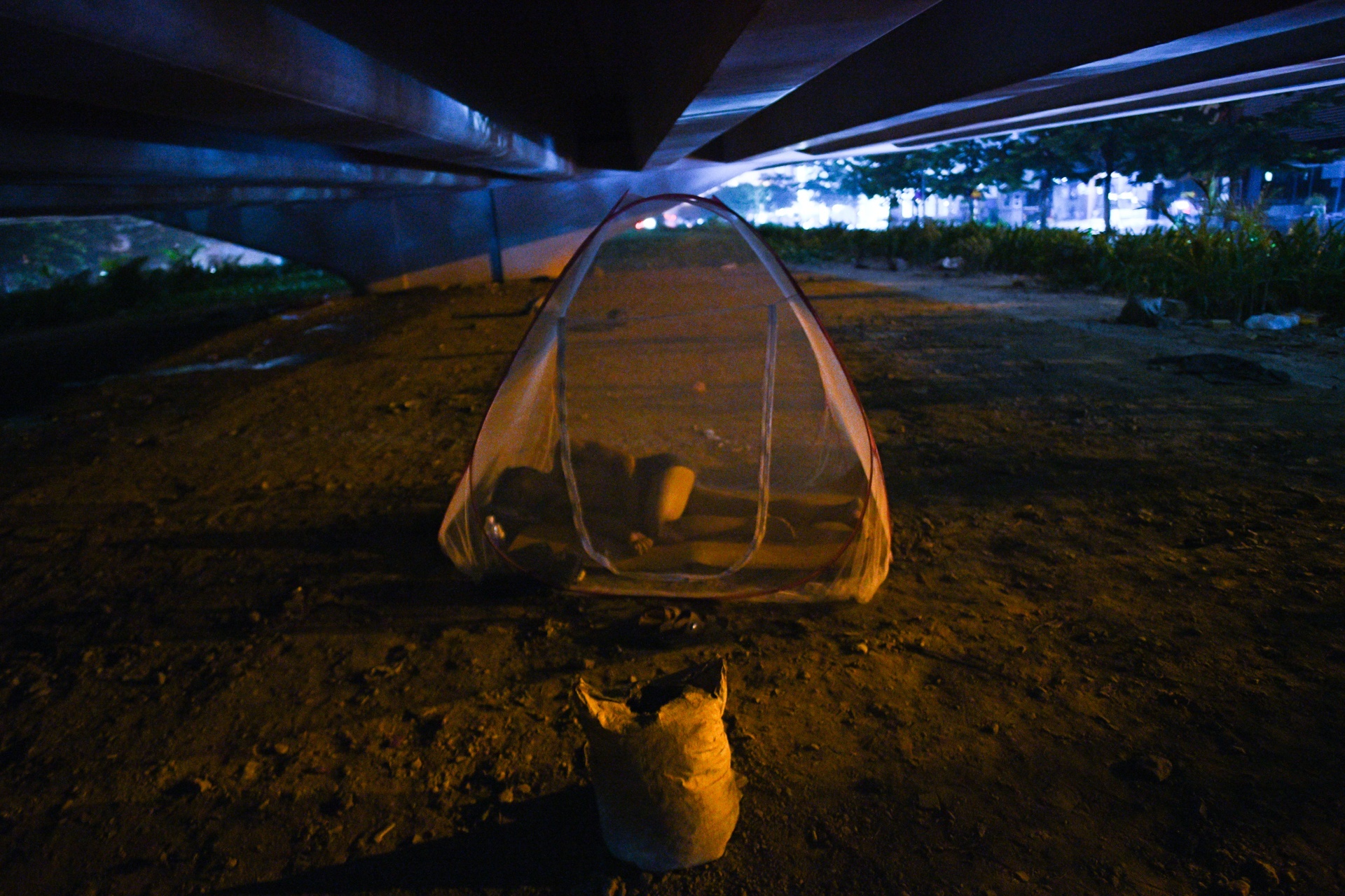 50 ngay gian cach xa hoi o Ha Noi anh 62