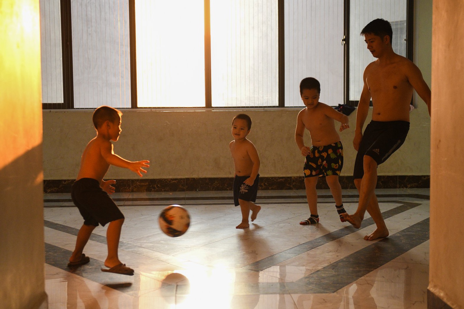 50 ngay tang cap do gian cach xa hoi o Ha Noi hinh anh