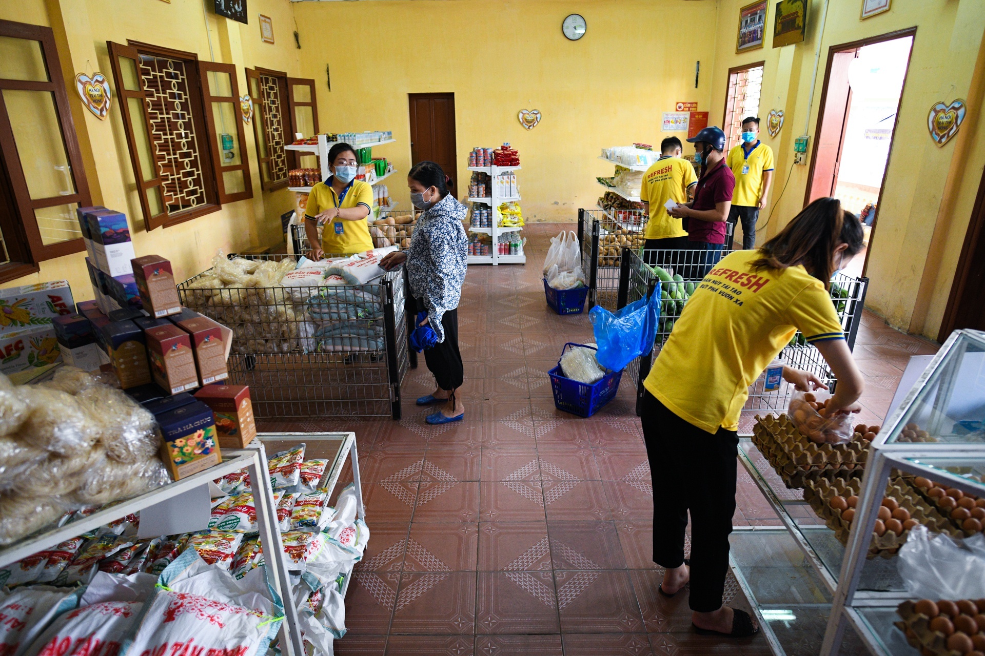 50 ngay gian cach xa hoi o Ha Noi anh 73