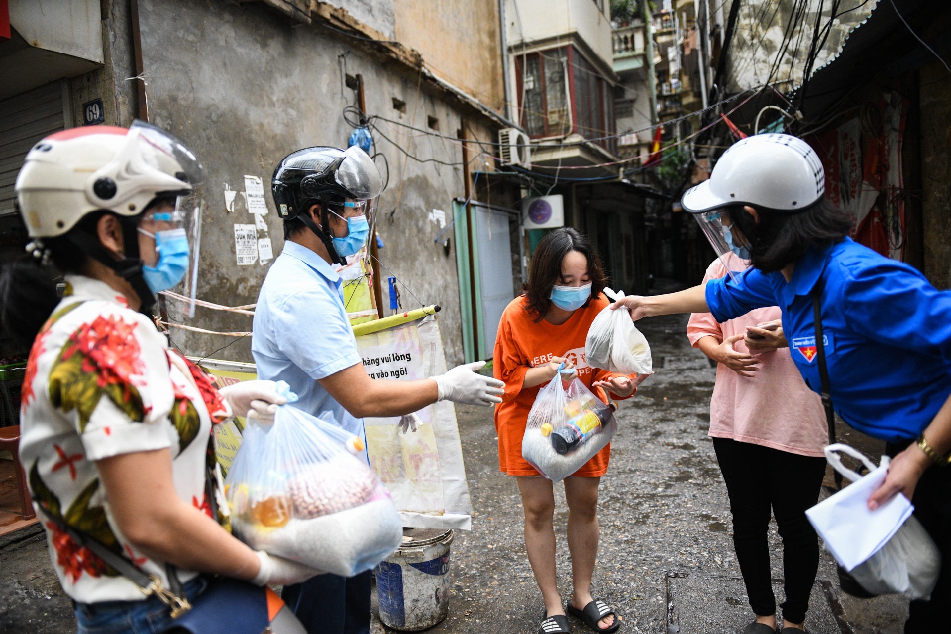 50 ngay gian cach xa hoi o Ha Noi anh 71