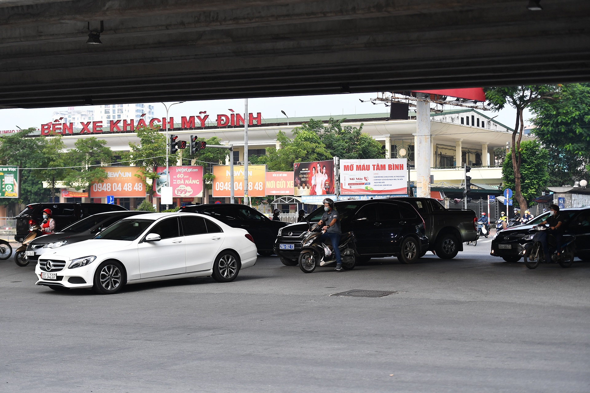 giao thong Ha Noi dong duc ngay dau tuan anh 10
