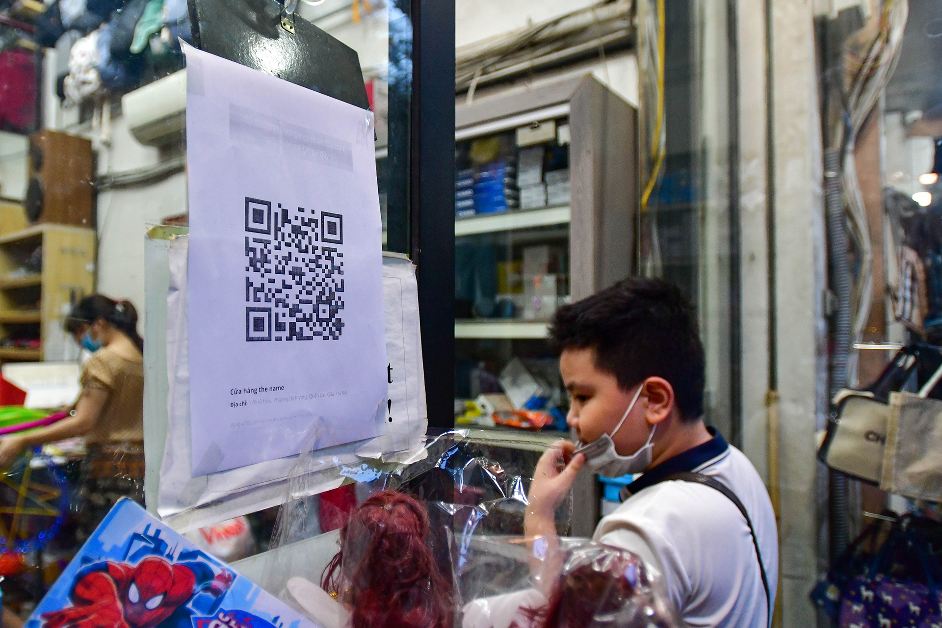 mua sam do choi Trung thu o hieu sach anh 8