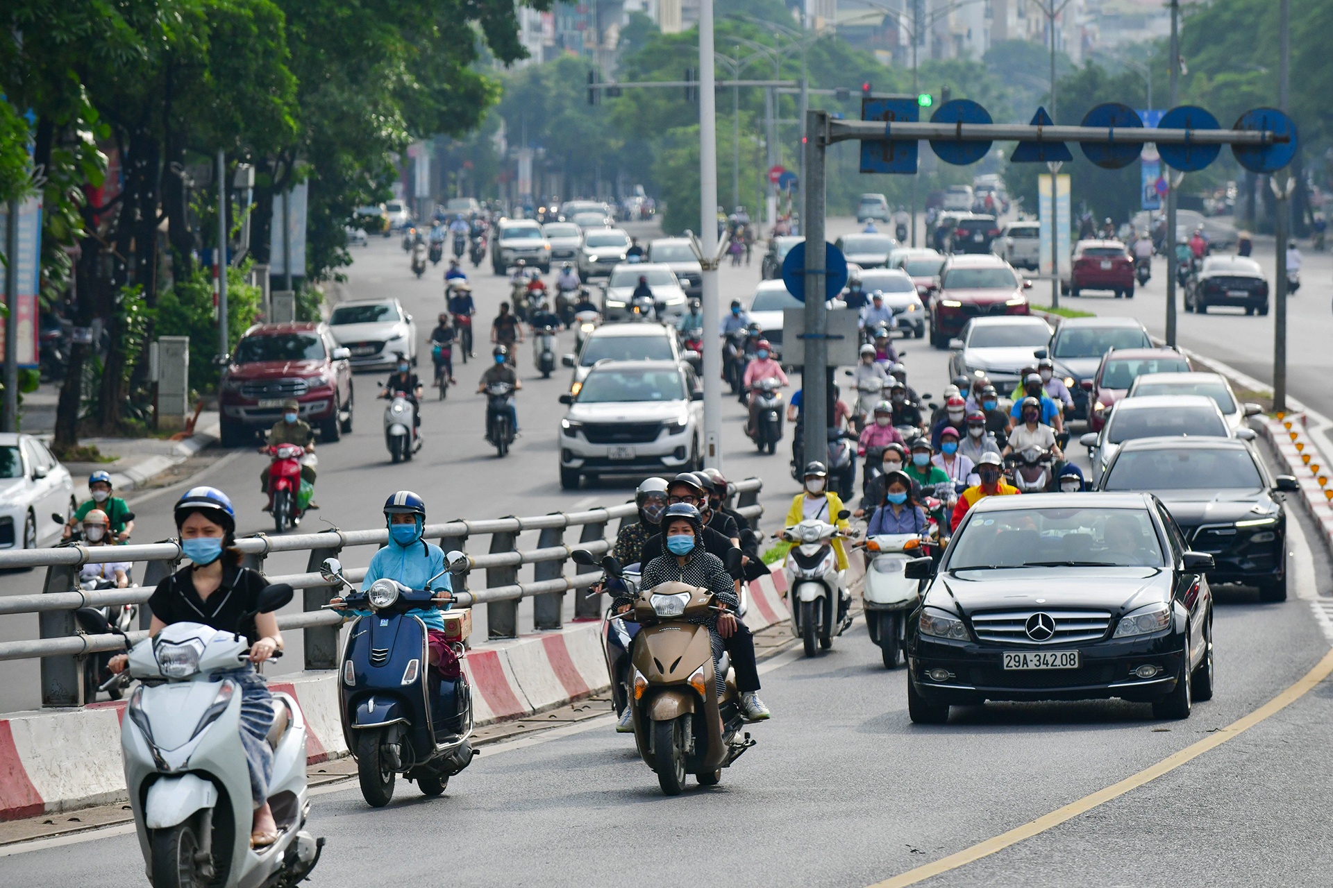 giao thong Ha Noi sau noi long gian cach anh 9
