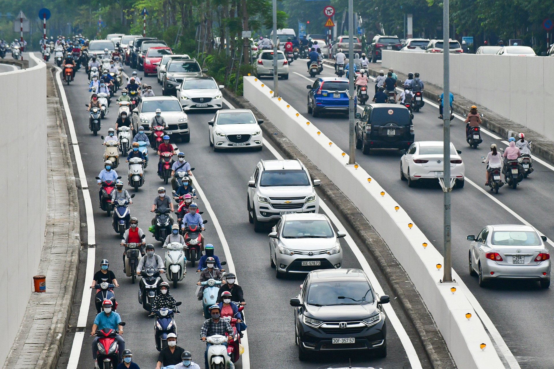 giao thong Ha Noi sau noi long gian cach anh 4