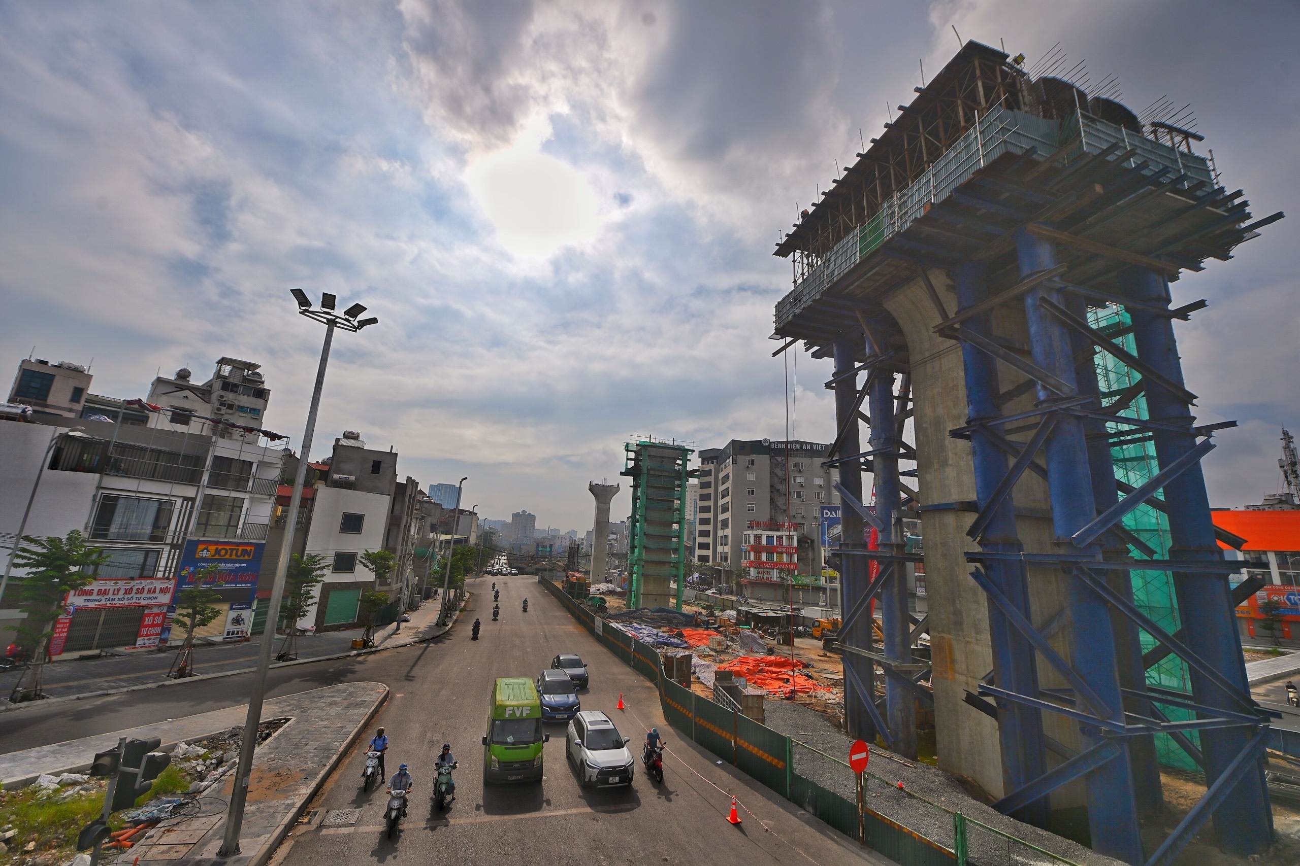giao thong Ha Noi sau noi long gian cach anh 12