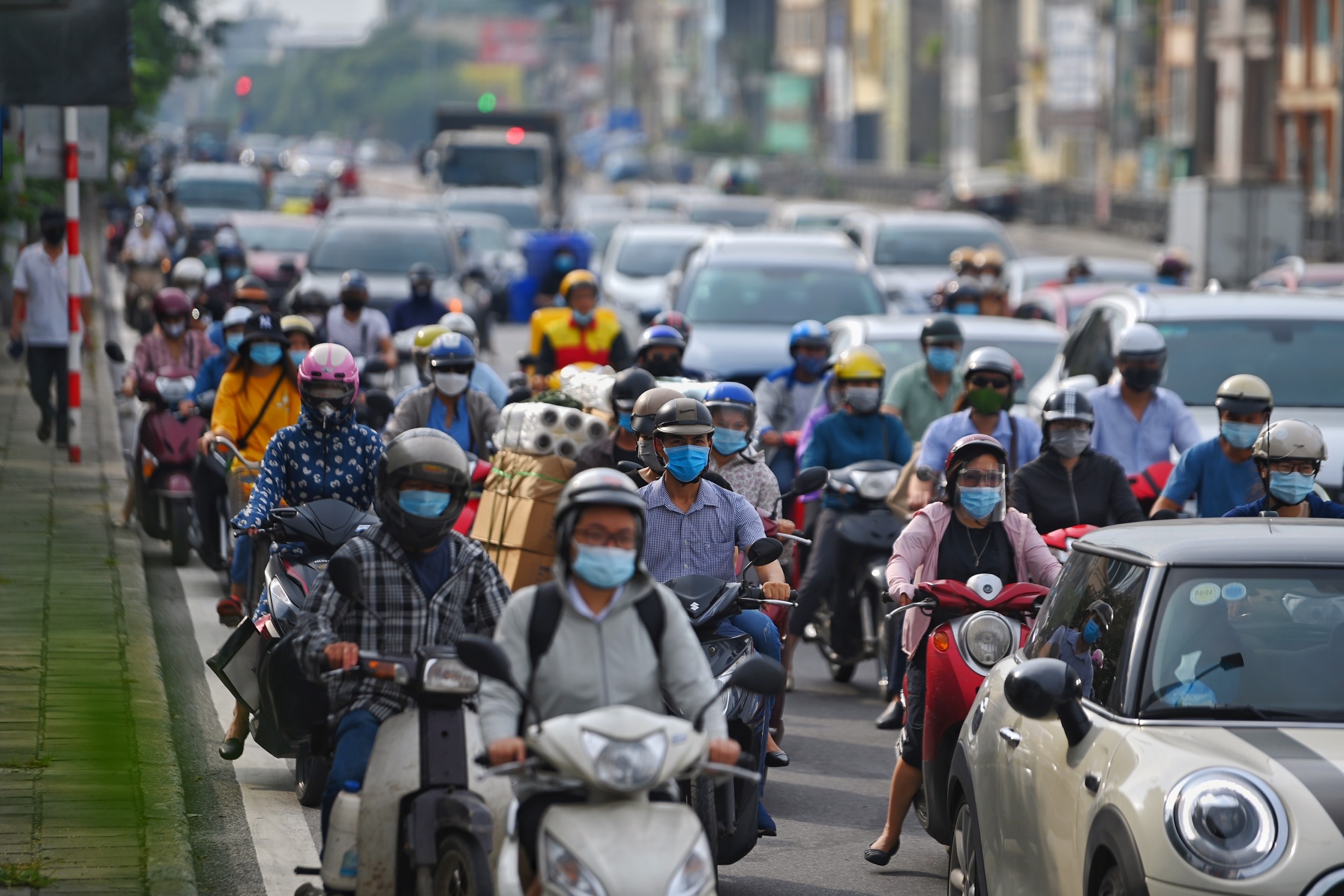 giao thong Ha Noi sau noi long gian cach anh 8