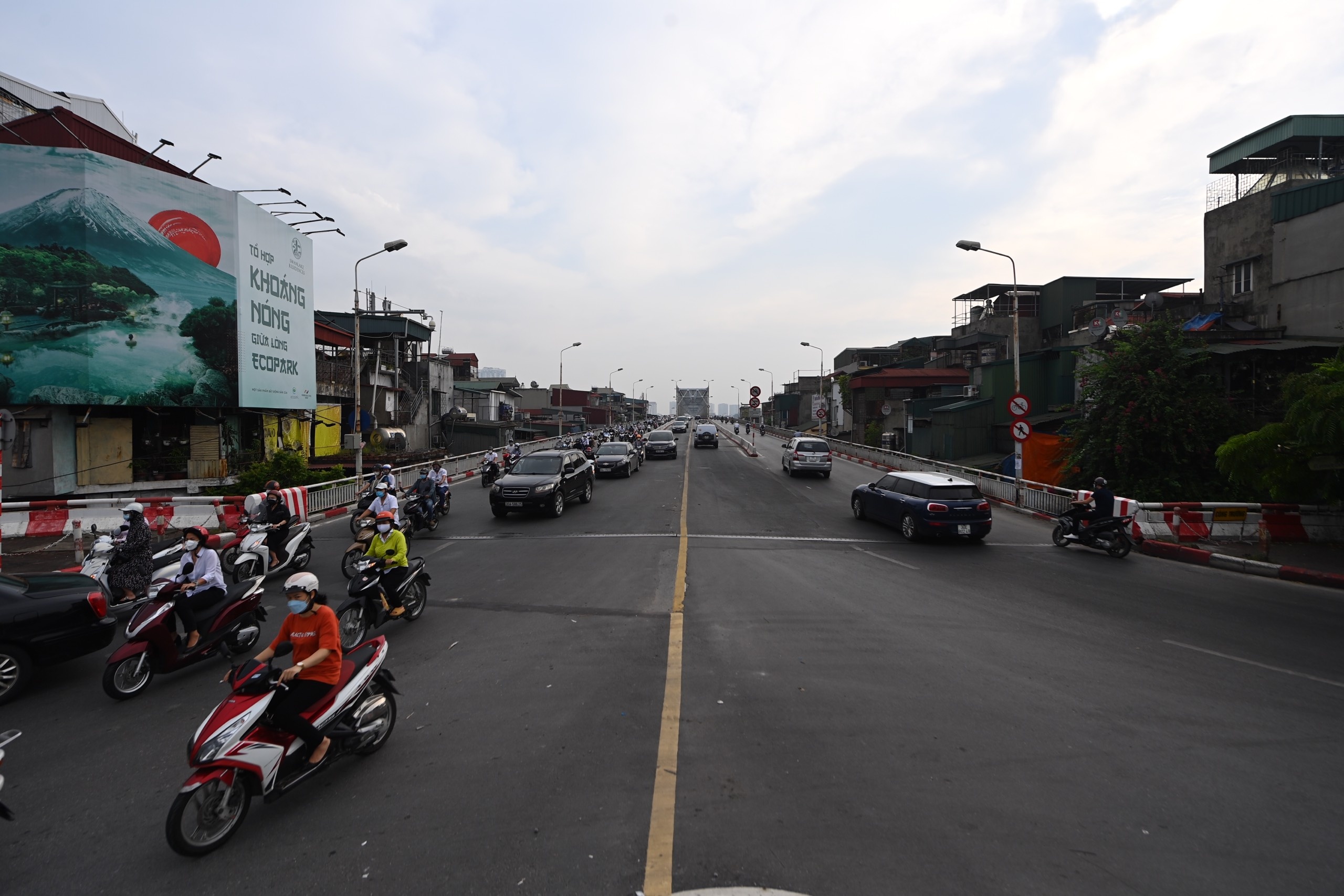 giao thong Ha Noi sau noi long gian cach anh 1